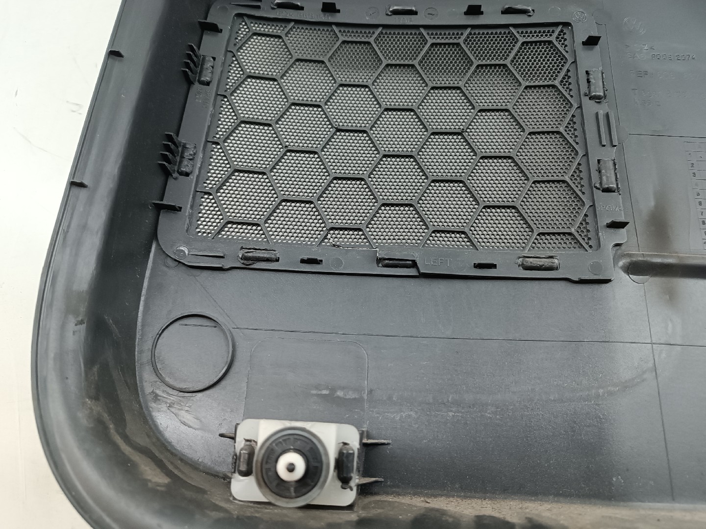 Quartela de porta trás esquerda VOLKSWAGEN POLO (9N_) | 01 - 14 Imagem-3