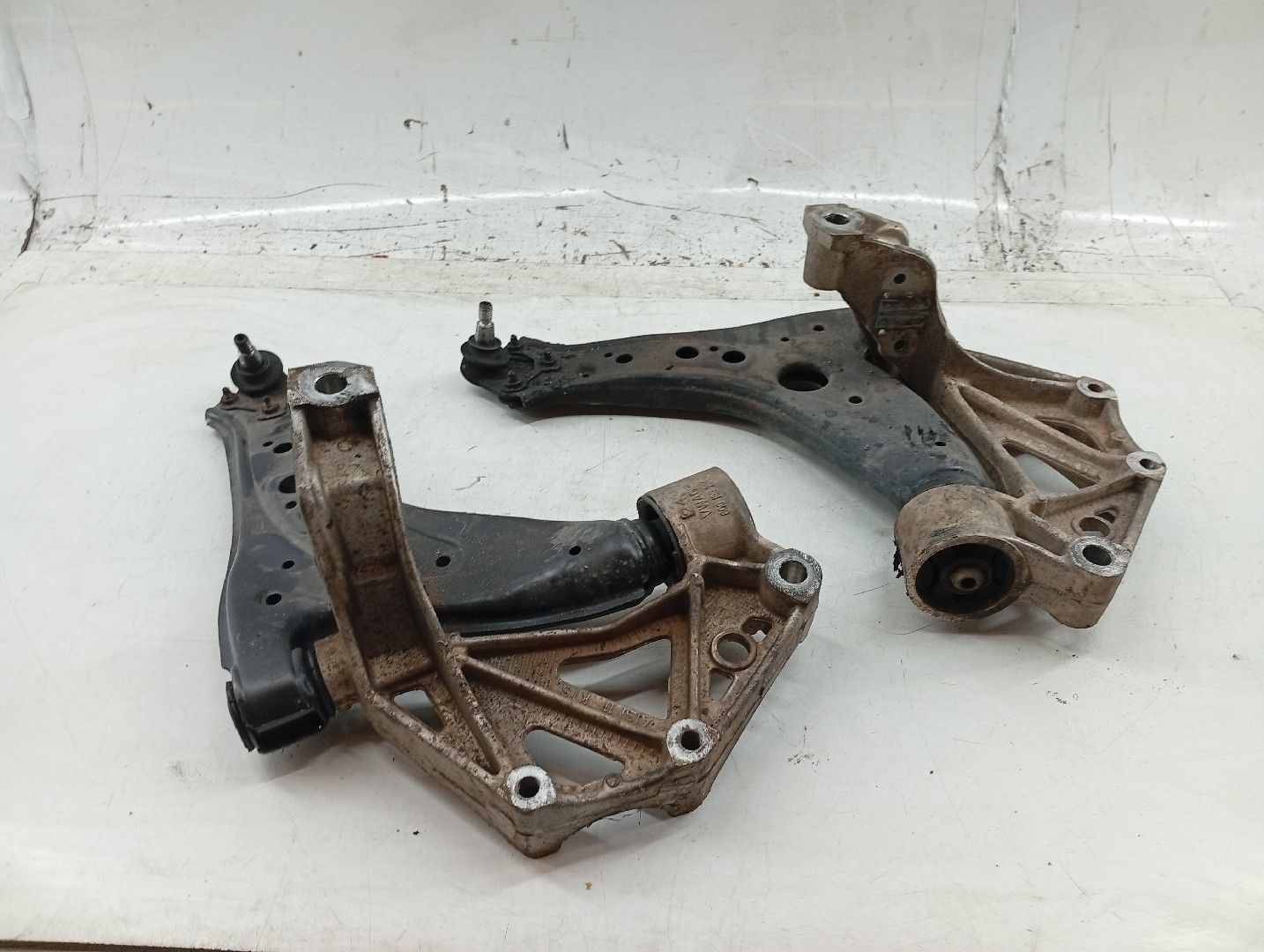 Braço de suspensão esquerdo e direito VOLKSWAGEN POLO (9N_) | 01 - 14 Imagem-2