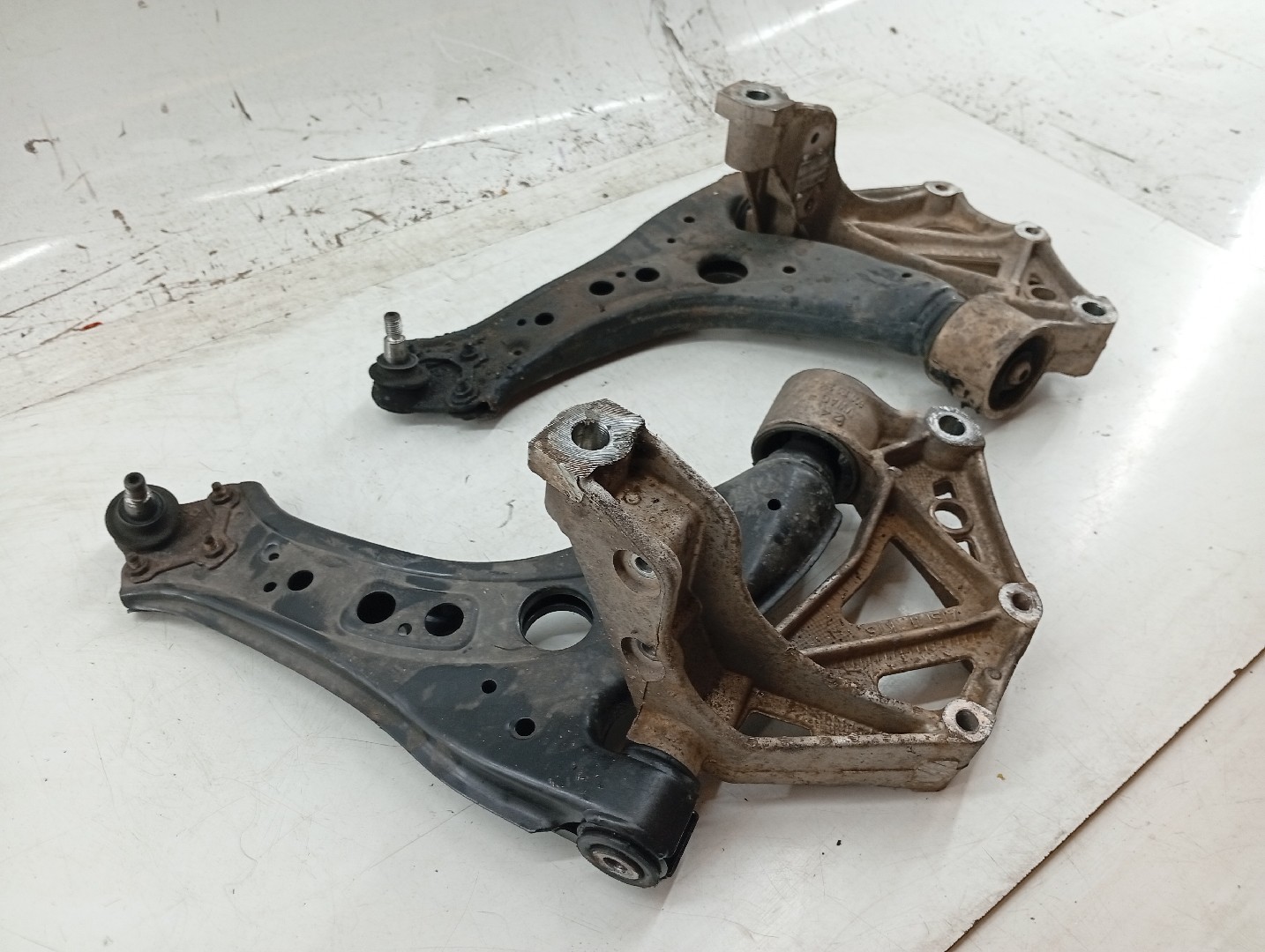 Braço de suspensão esquerdo e direito VOLKSWAGEN POLO (9N_) | 01 - 14 Imagem-3