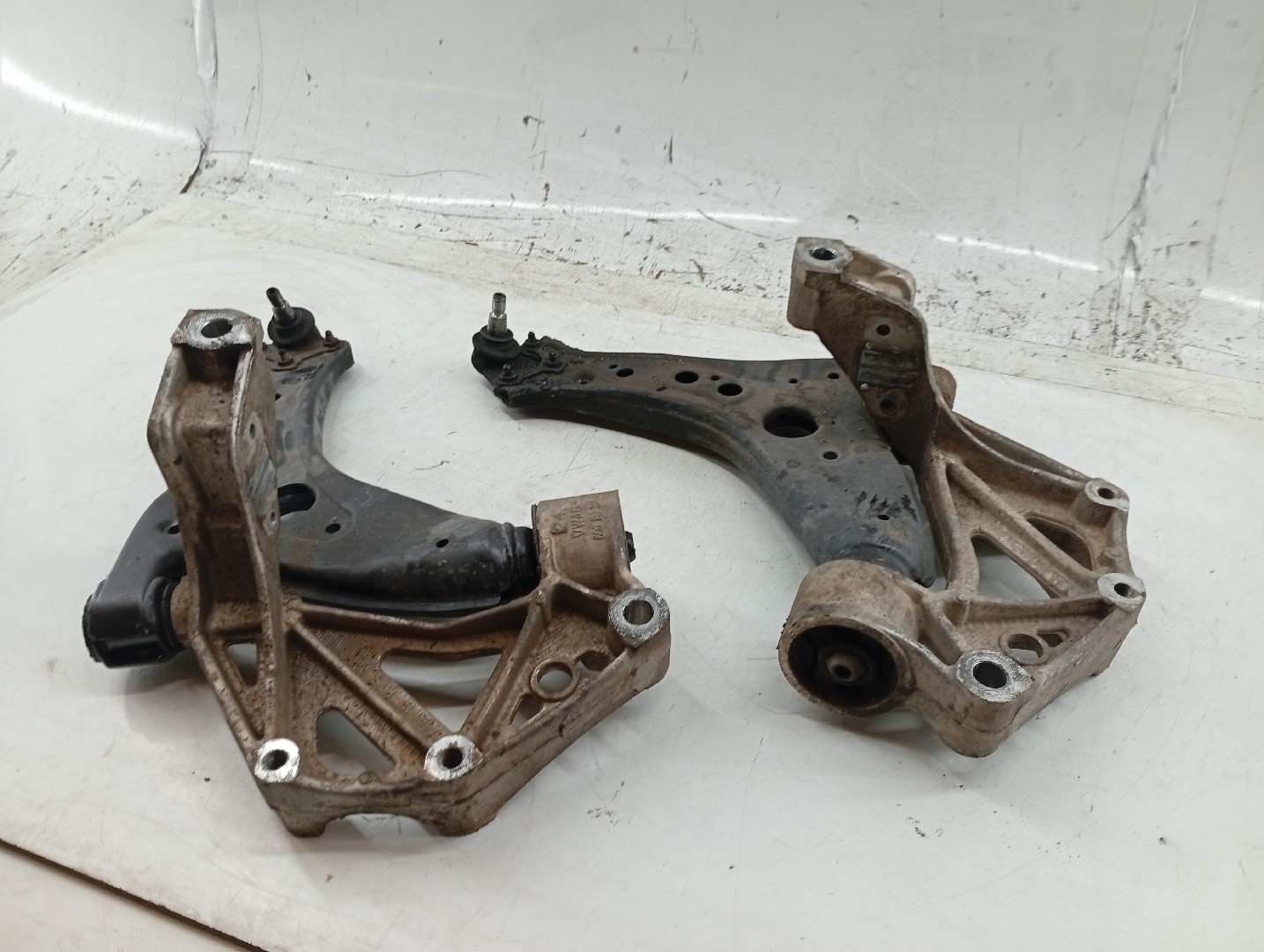 Braço de suspensão esquerdo e direito VOLKSWAGEN POLO (9N_) | 01 - 14 Imagem-4