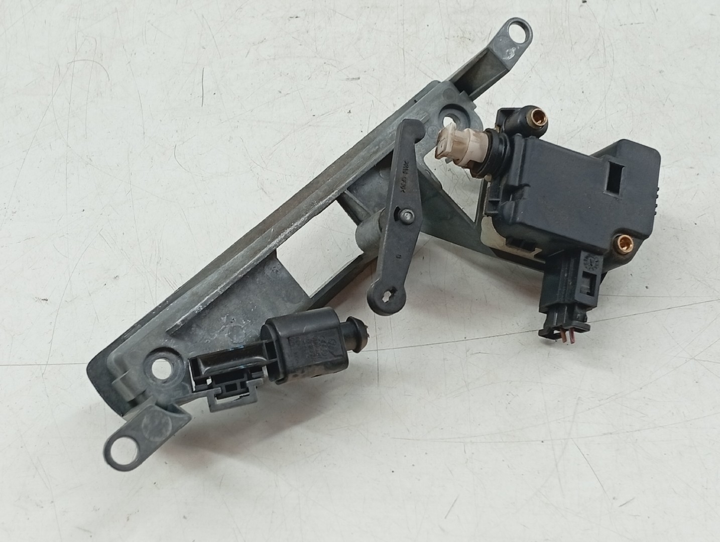 Motor de fecho da mala VOLKSWAGEN POLO (9N_) | 01 - 14 Imagem-3