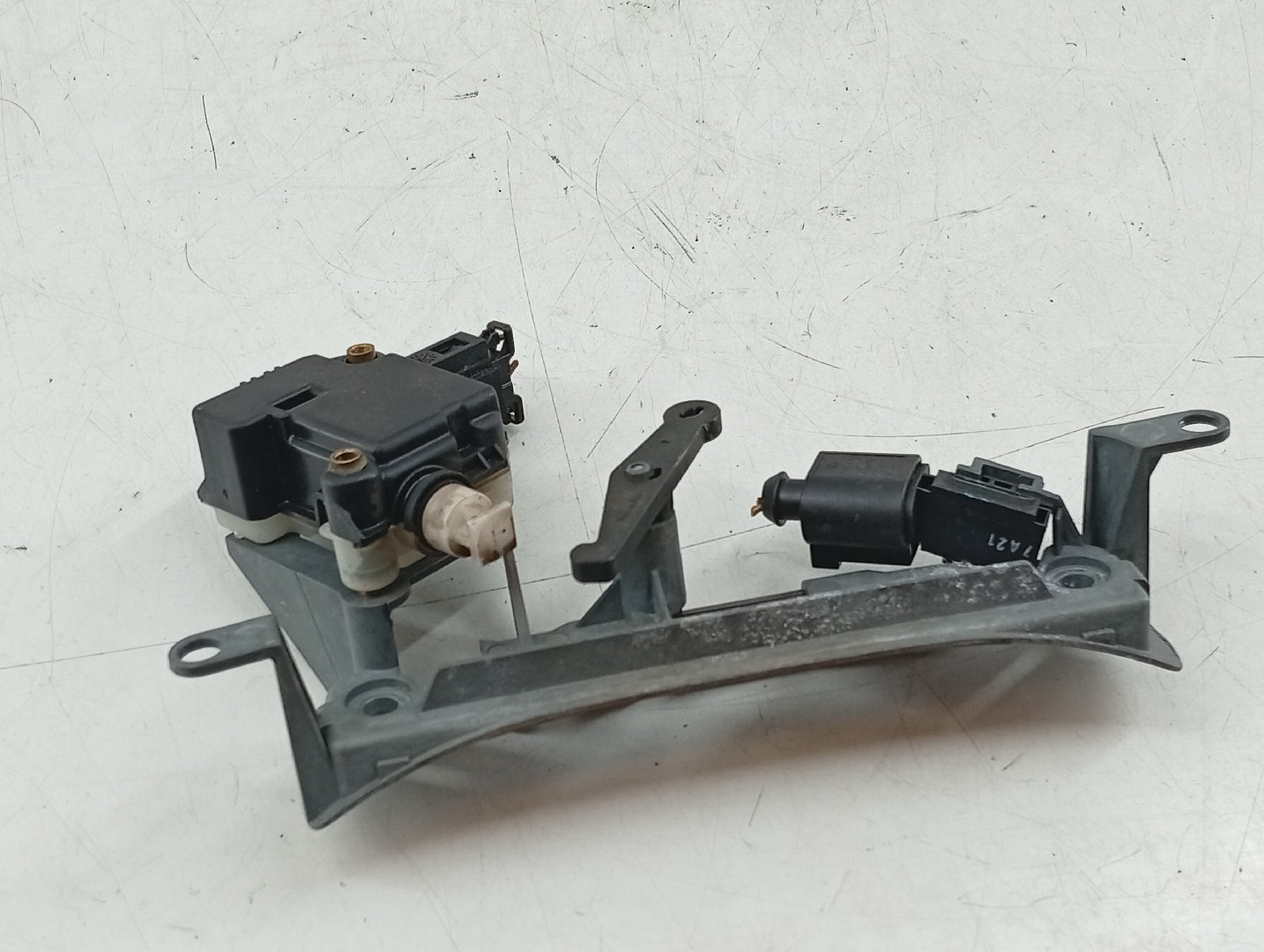 Motor de fecho da mala VOLKSWAGEN POLO (9N_) | 01 - 14 Imagem-2
