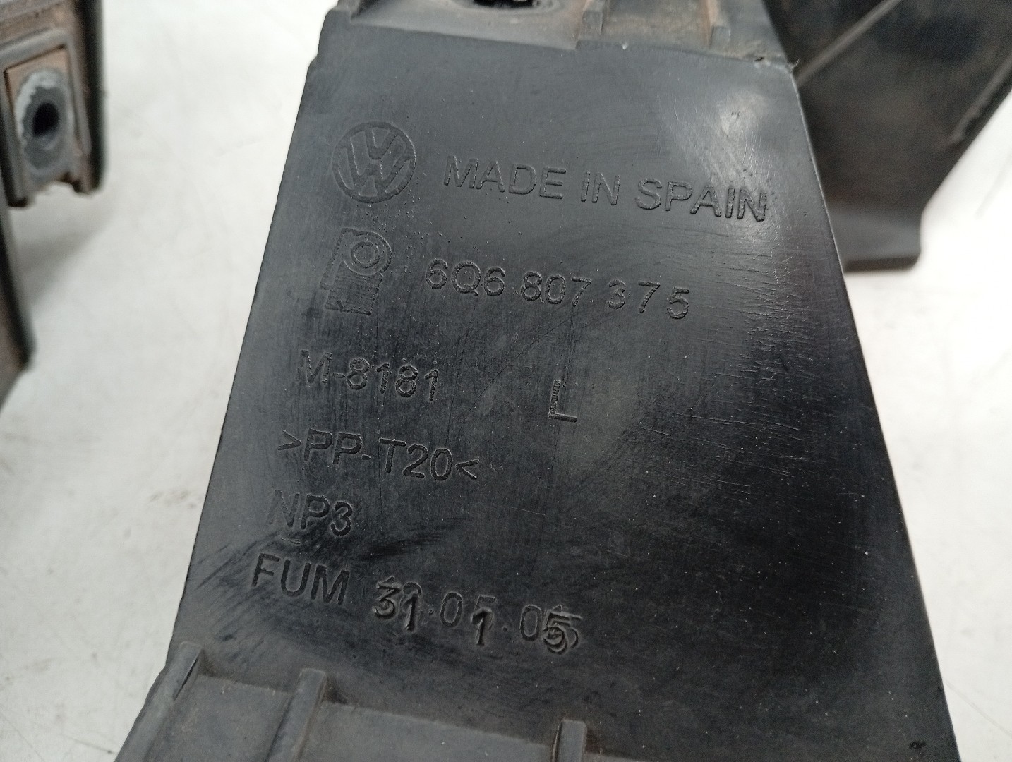 Guia de para-choques VOLKSWAGEN POLO (9N_) | 01 - 14 Imagem-1