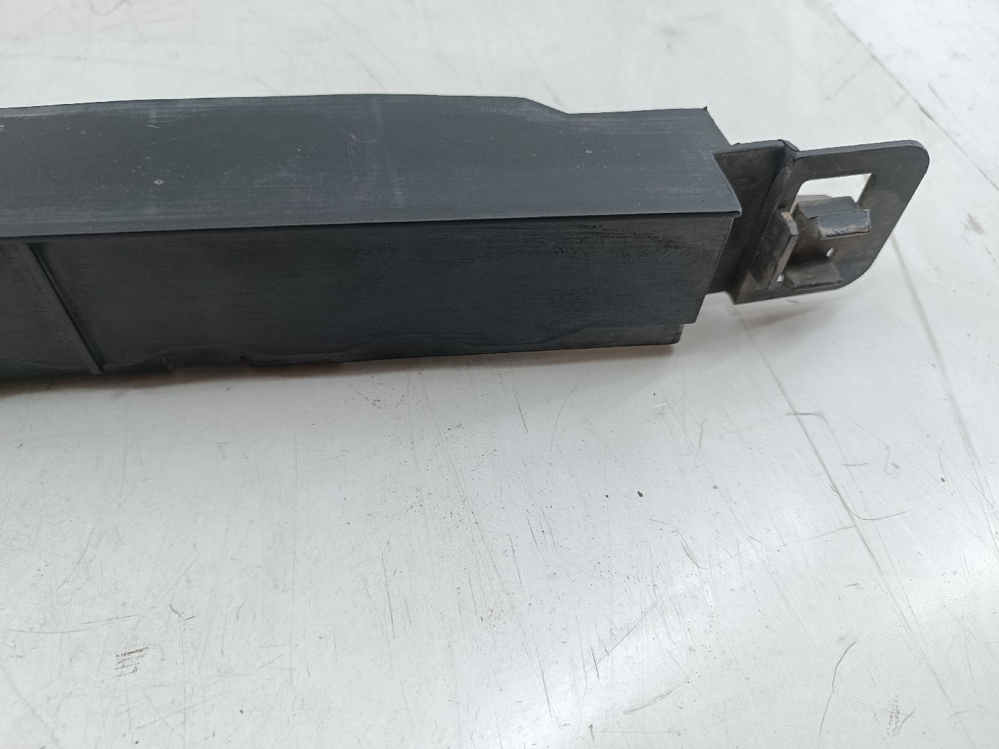 Guia do Para choques VOLKSWAGEN POLO (9N_) | 01 - 14 Imagem-1