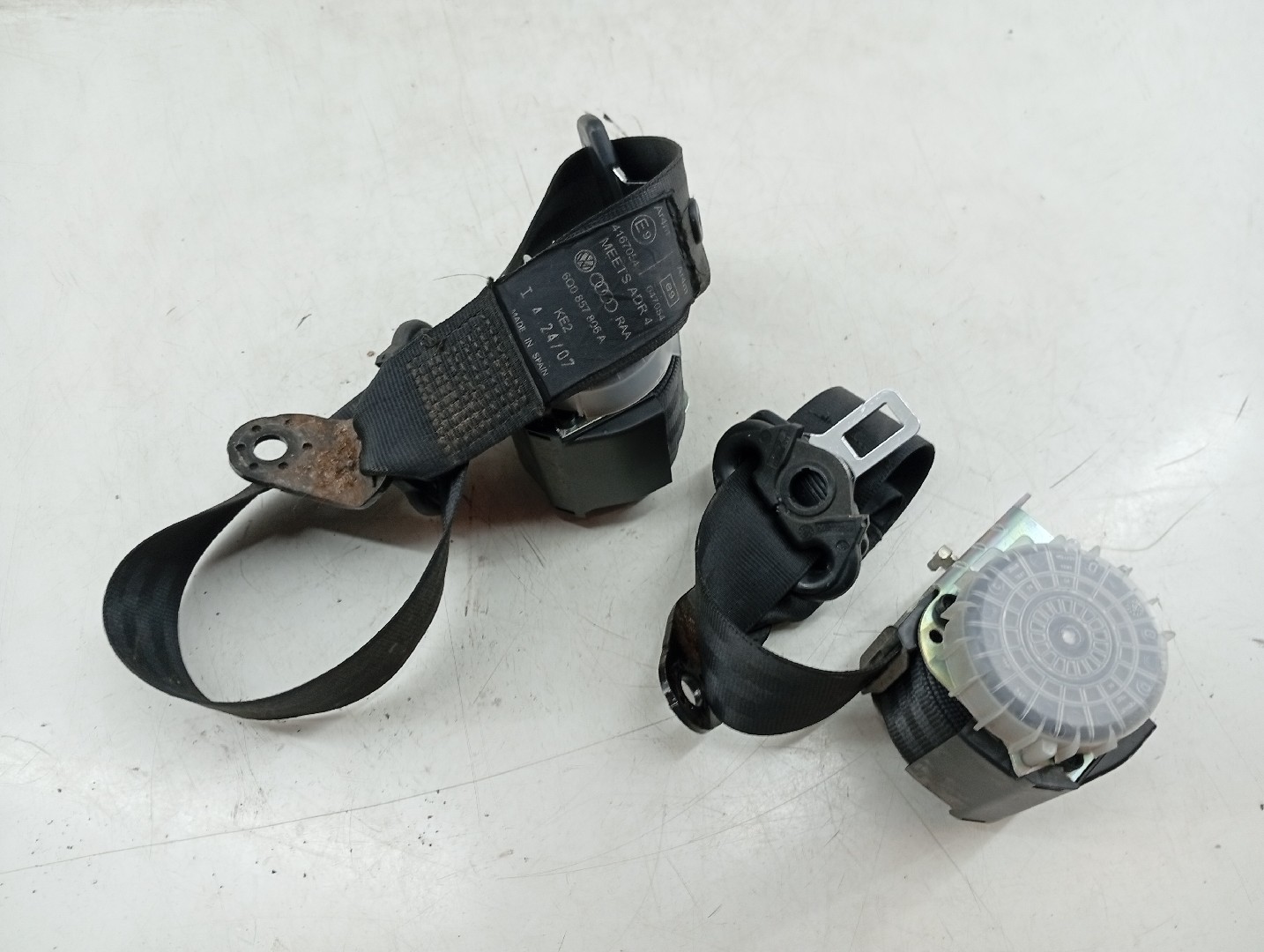 Cintos traseiros VOLKSWAGEN POLO (9N_) | 01 - 14