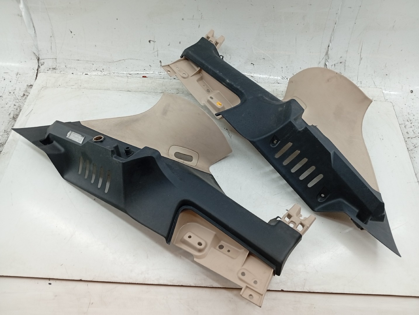 Moldura de pilar C LANCIA DELTA III (844_) | 08 - 14