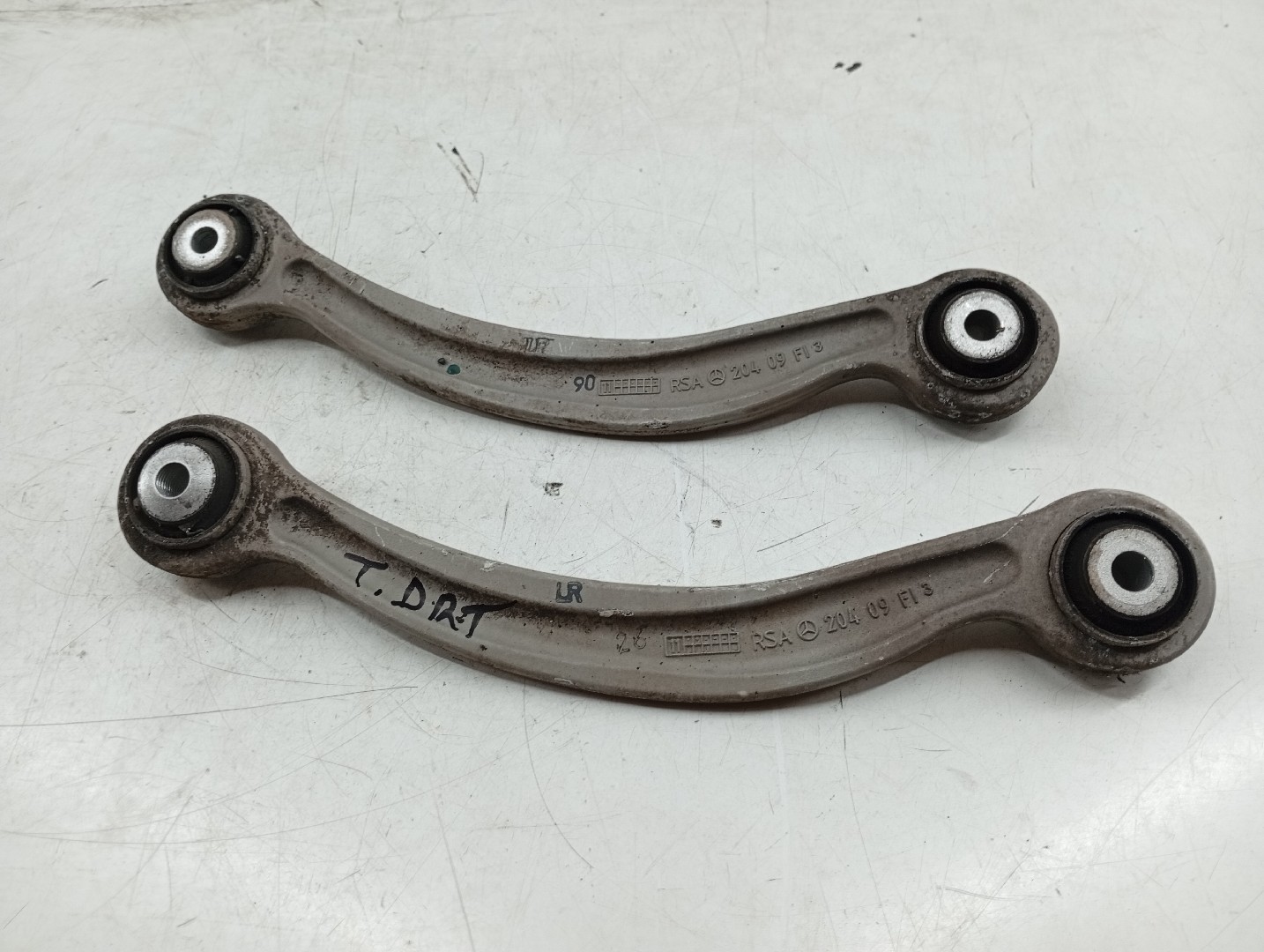 Braços de suspensão traseiros esquerdo / direito MERCEDES-BENZ C-CLASS (W204) | 07 - 15