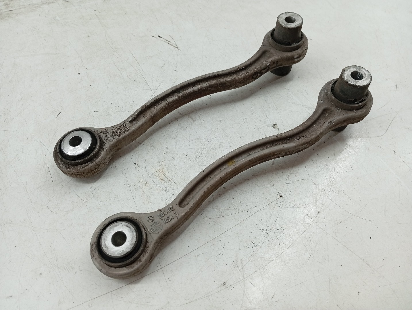 Braços de suspensão traseiros esquerdo / direito MERCEDES-BENZ C-CLASS (W204) | 07 - 15