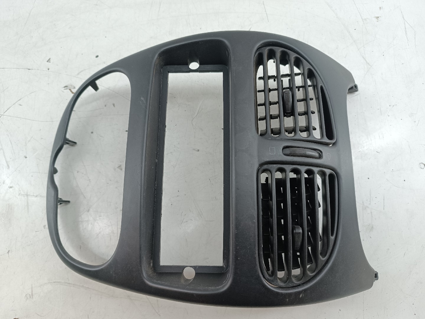 Consola central com difusor de ar PEUGEOT 206 Hatchback (2A/C) | 98 - 12 Imagem-3