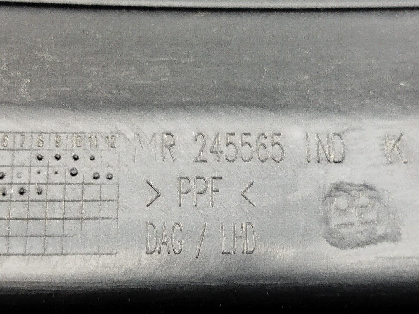 Grelha de torpedo MITSUBISHI SPACE STAR Veículo multiuso (DG_A) | 98 - 04 Imagem-2