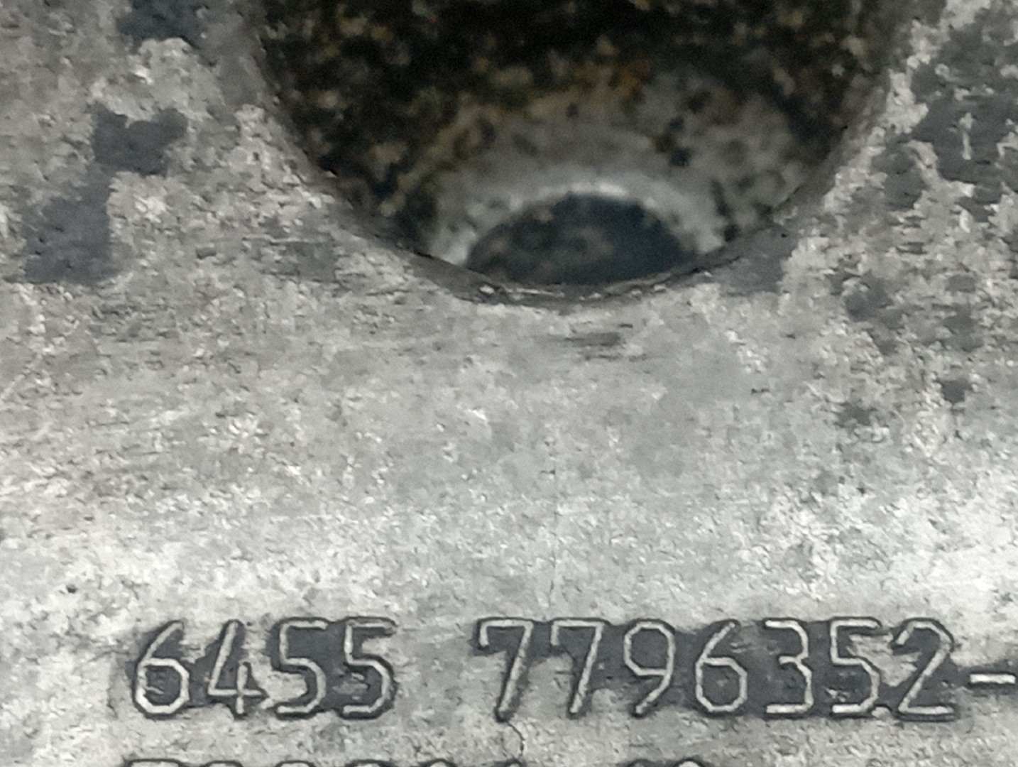 Suporte de Compressor de Ar Condicionado BMW 6 (E63) | 03 - 10 Imagem-2