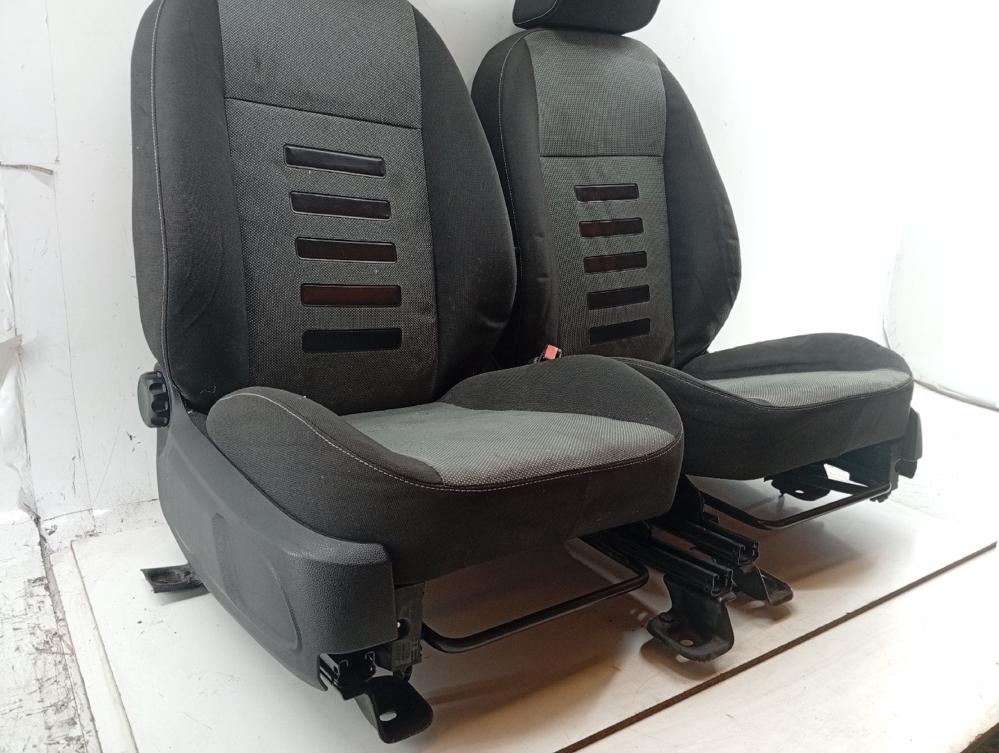 Bancos Frente FORD FOCUS II (DA_, HCP, DP) | 04 - 13 Imagem-1