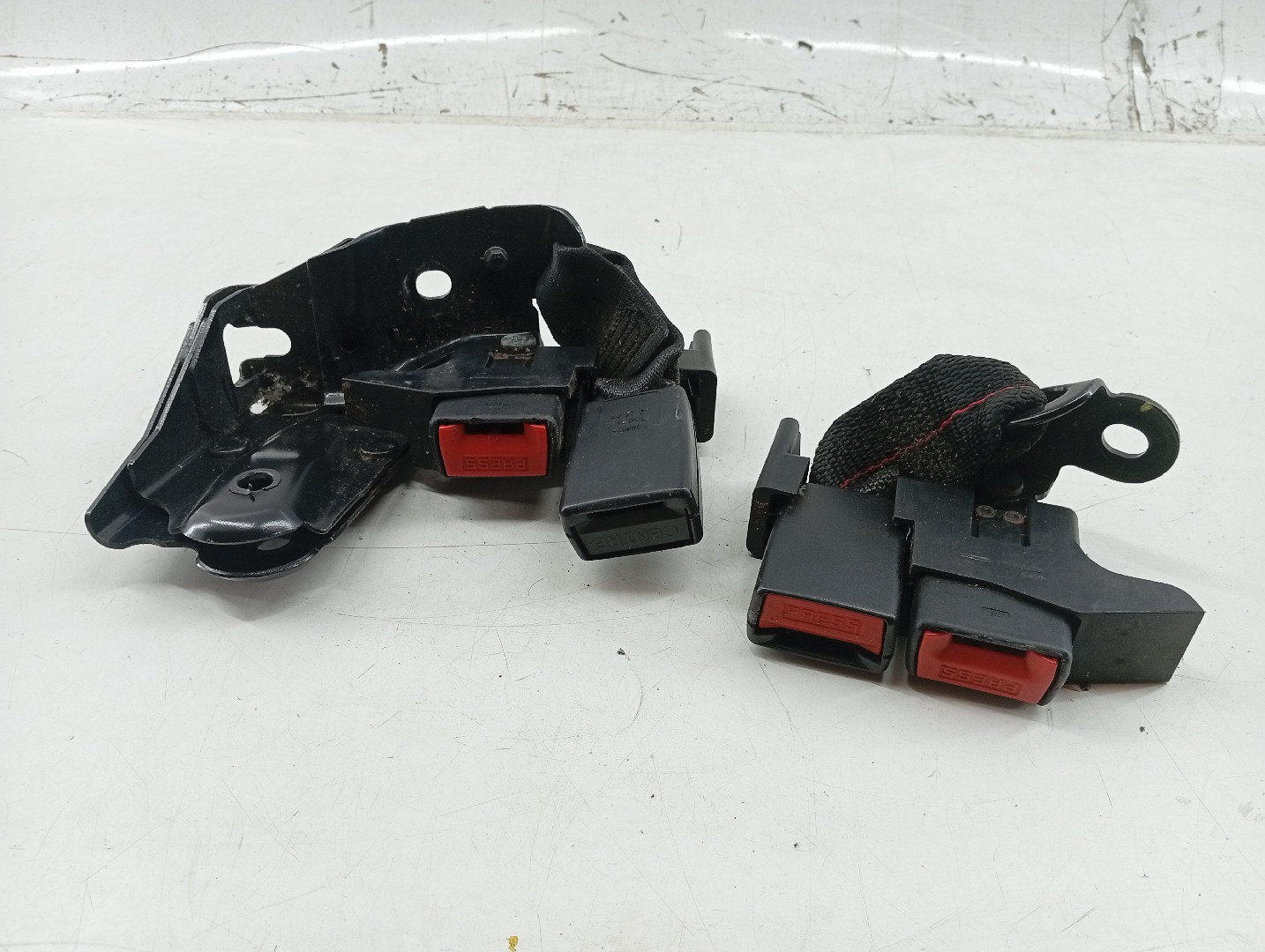 Encaixe cinto traseiro RENAULT MODUS / GRAND MODUS (F/JP0_) | 04 -  Imagem-1