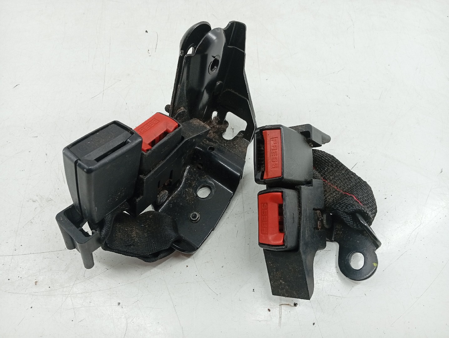 Encaixe cinto traseiro RENAULT MODUS / GRAND MODUS (F/JP0_) | 04 -  Imagem-5