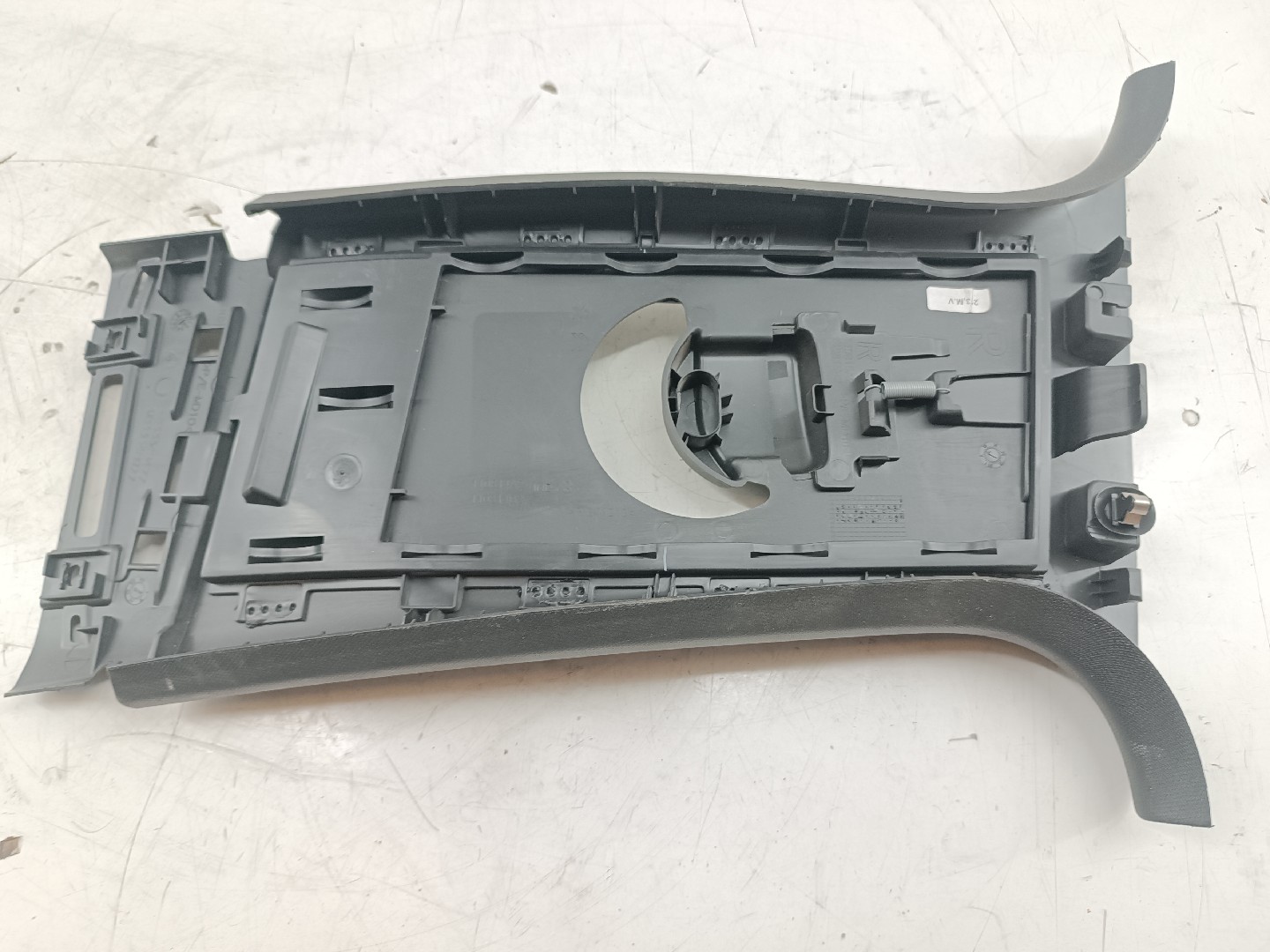 Moldura de pilar B direita PEUGEOT 3008 SUV (M_) | 16 - 