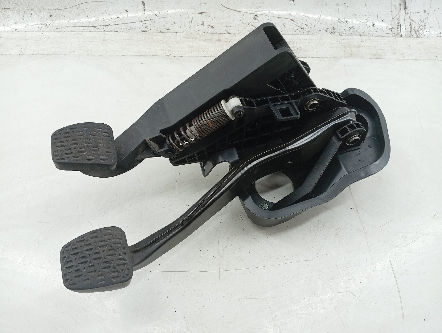 CONJUNTO DE PEDAIS MERCEDES-BENZ C-CLASS (W205) | 13 - 