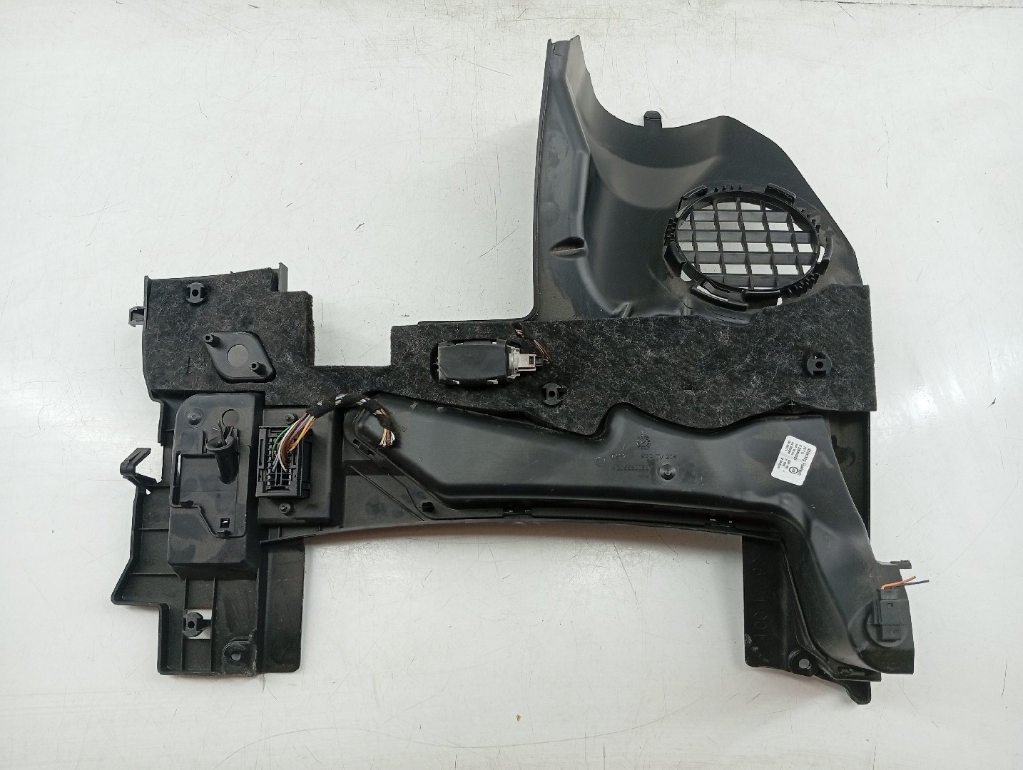 Acabamento inferior do tablier MERCEDES-BENZ C-CLASS (W205) | 13 - 