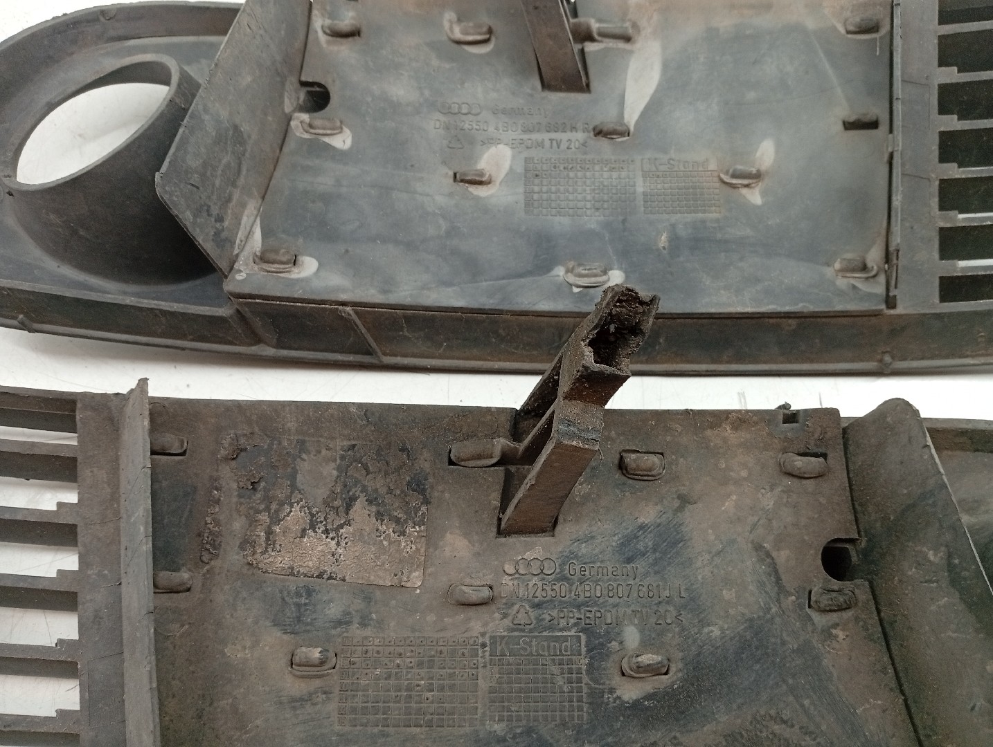 Grelha do farol de nevoeiro AUDI A6 (4B2, C5) | 97 - 05 Imagem-2