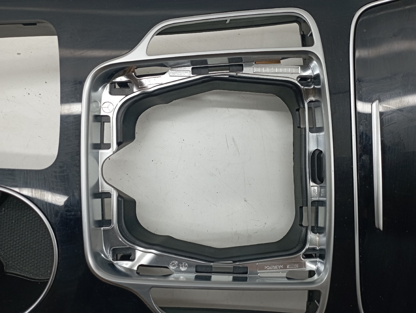 Moldura Consola Central MERCEDES-BENZ C-CLASS (W205) | 13 -  Imagem-3