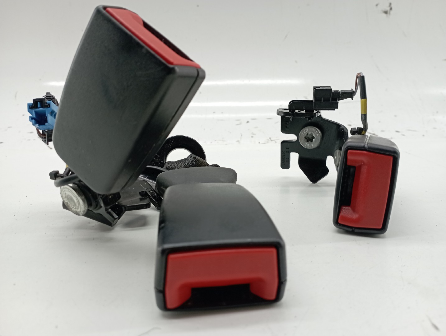 Encaixe do cinto MERCEDES-BENZ C-CLASS (W205) | 13 -  Imagem-4