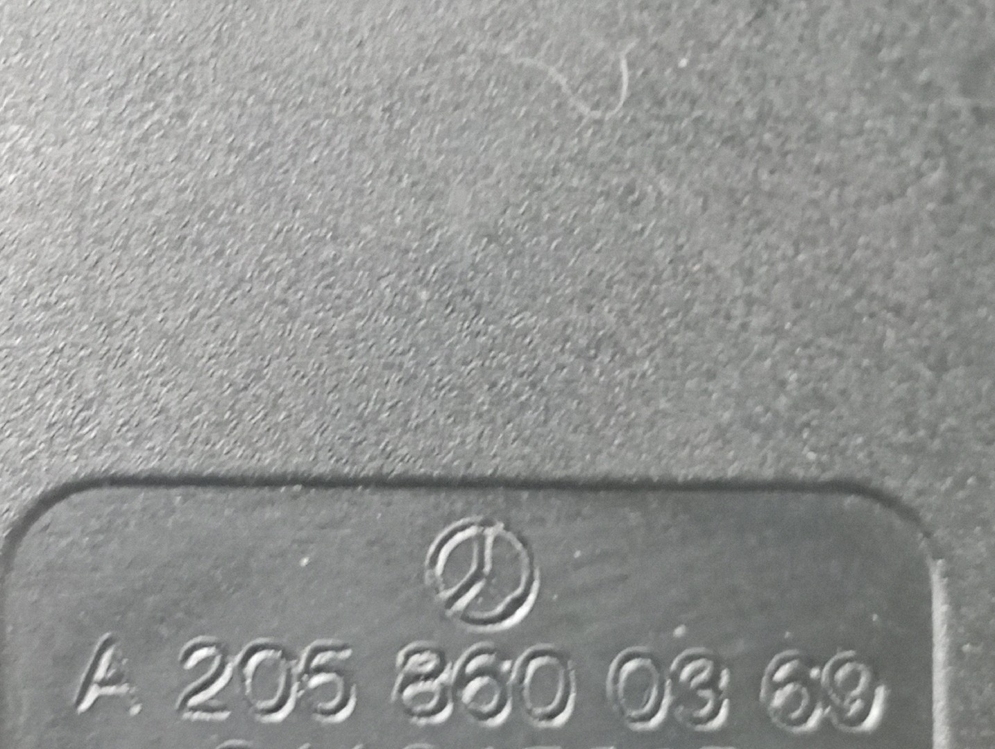 Encaixe do cinto MERCEDES-BENZ C-CLASS (W205) | 13 -  Imagem-1