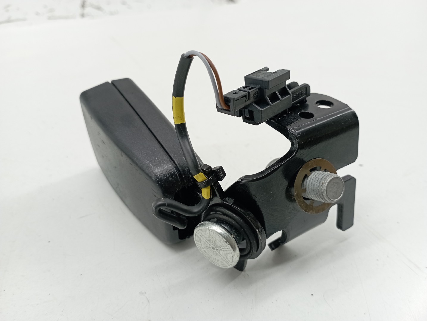 Encaixe do cinto MERCEDES-BENZ C-CLASS (W205) | 13 -  Imagem-5