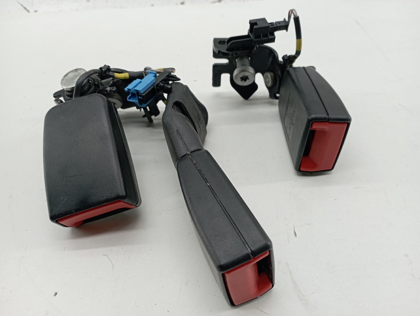 Encaixe do cinto MERCEDES-BENZ C-CLASS (W205) | 13 -  Imagem-9