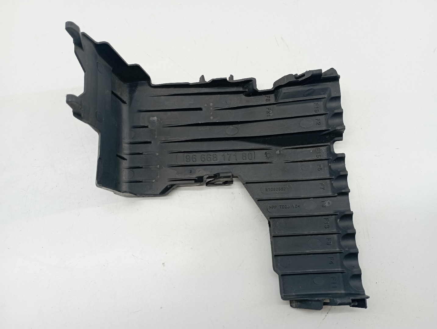 Tampa de caixa de fusiveis PEUGEOT 508 SW I (8E_) | 10 - 18