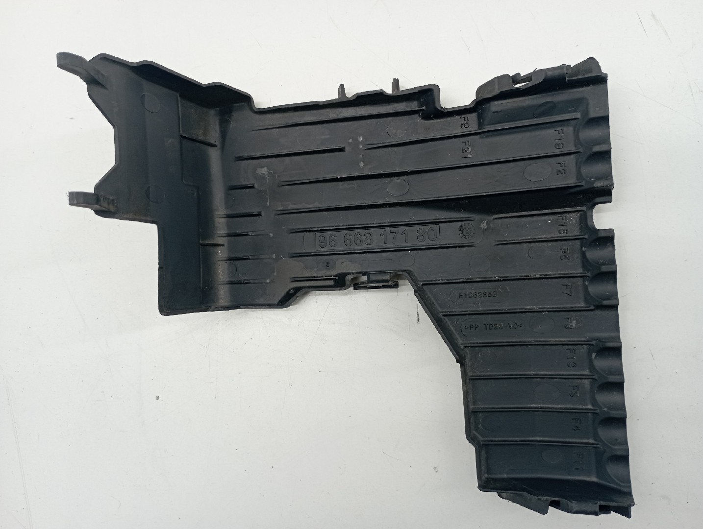 Tampa de caixa de fusiveis PEUGEOT 508 SW I (8E_) | 10 - 18 Imagem-6