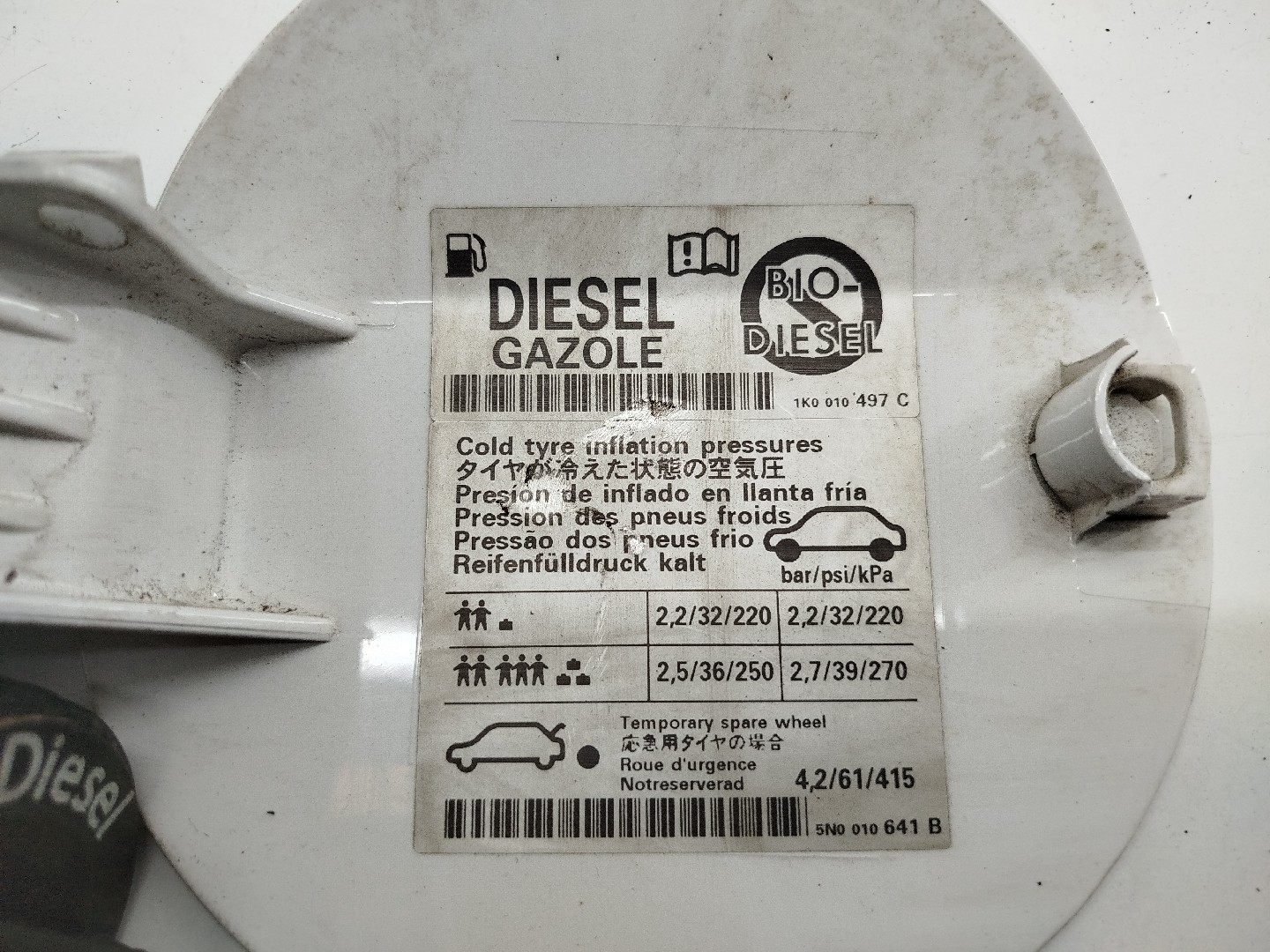 Tampa do deposito de combustível com tampão VOLKSWAGEN TIGUAN (5N_) | 07 - 18 Imagem-5