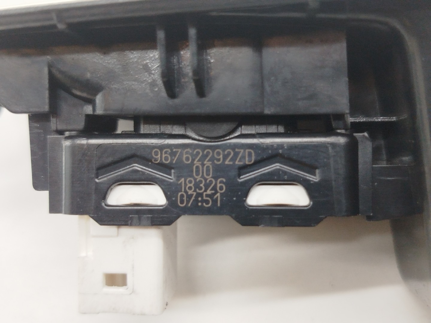 Comutador de vidro traseiro direito PEUGEOT 308 SW II | 14 -  Imagem-1