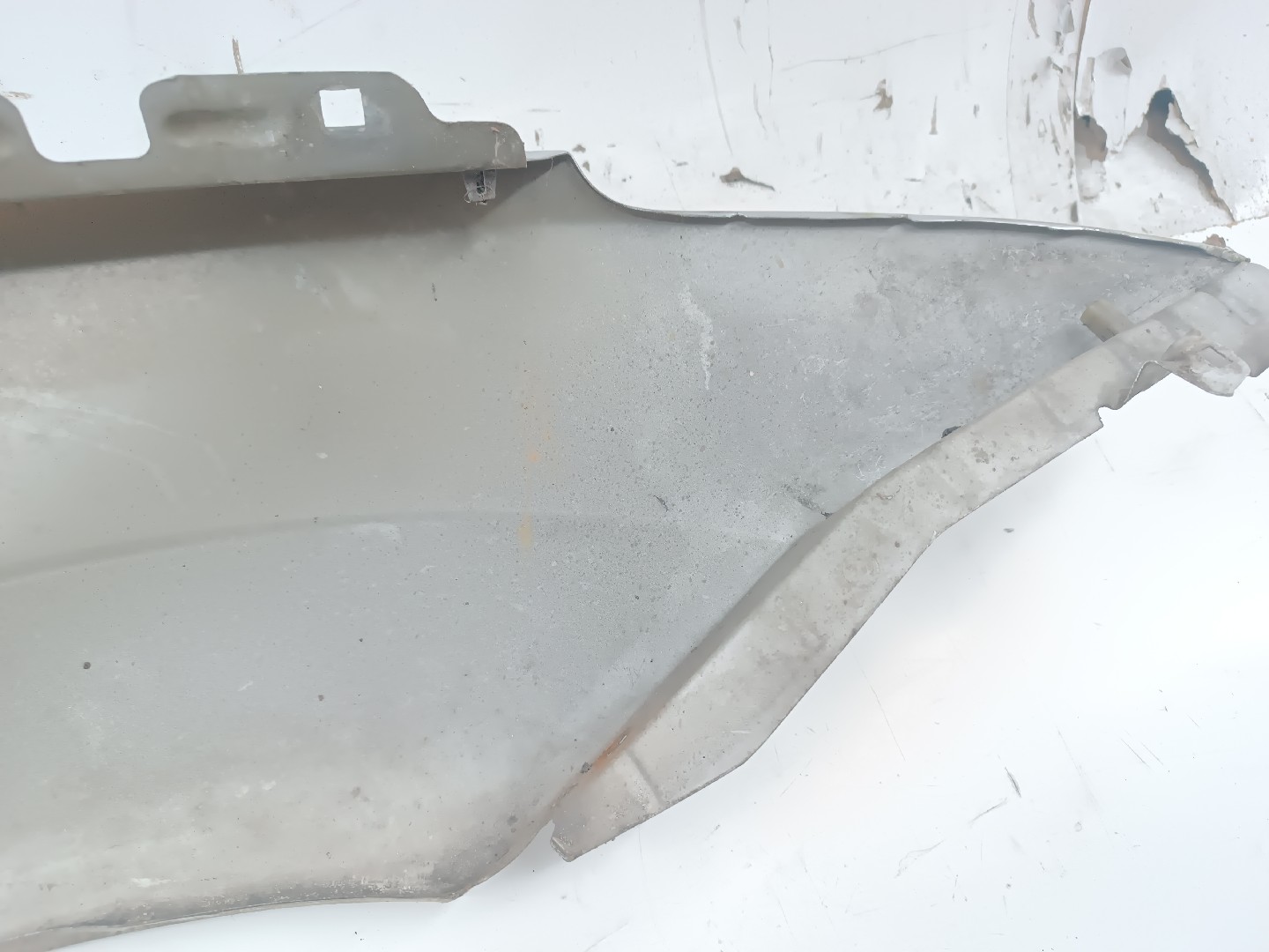 Guarda Lamas Esquerdo FORD FOCUS Turnier (DNW) | 99 - 07 Imagem-1