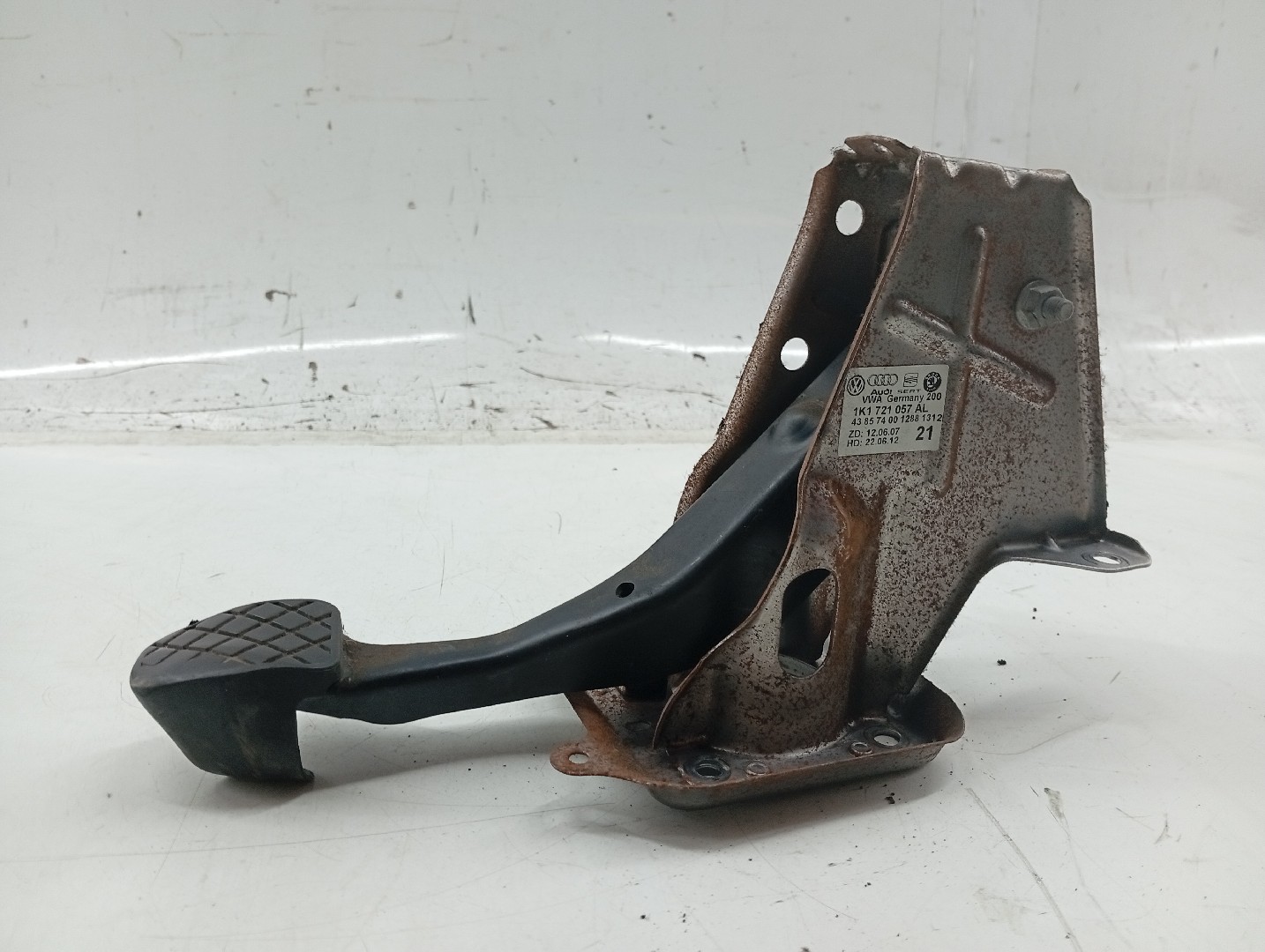 Pedal de travão SKODA OCTAVIA II (1Z3) | 04 - 13