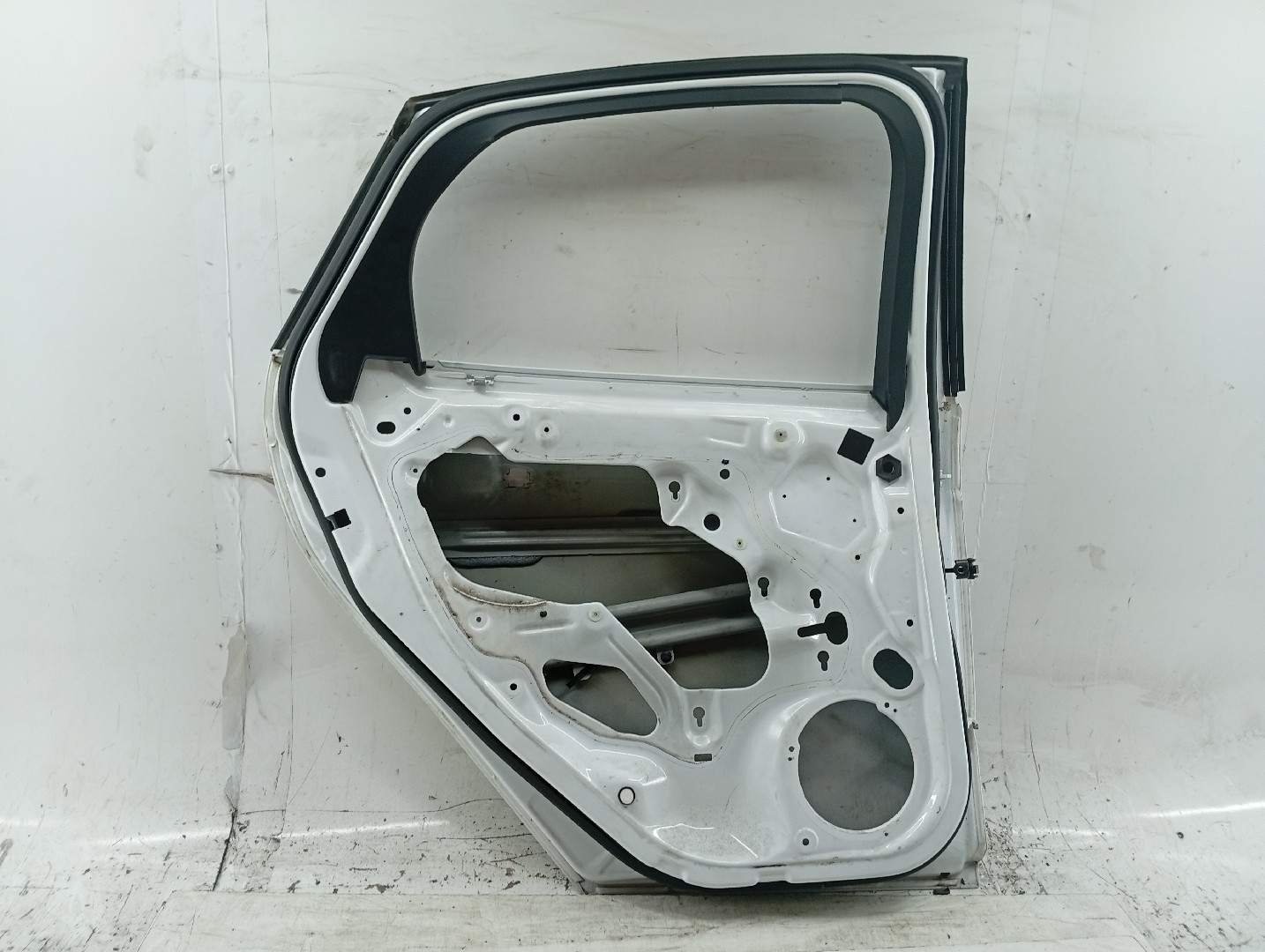 Rear Door Left FORD FOCUS III Caixa/Hatchback | 11 -  Imagem-4
