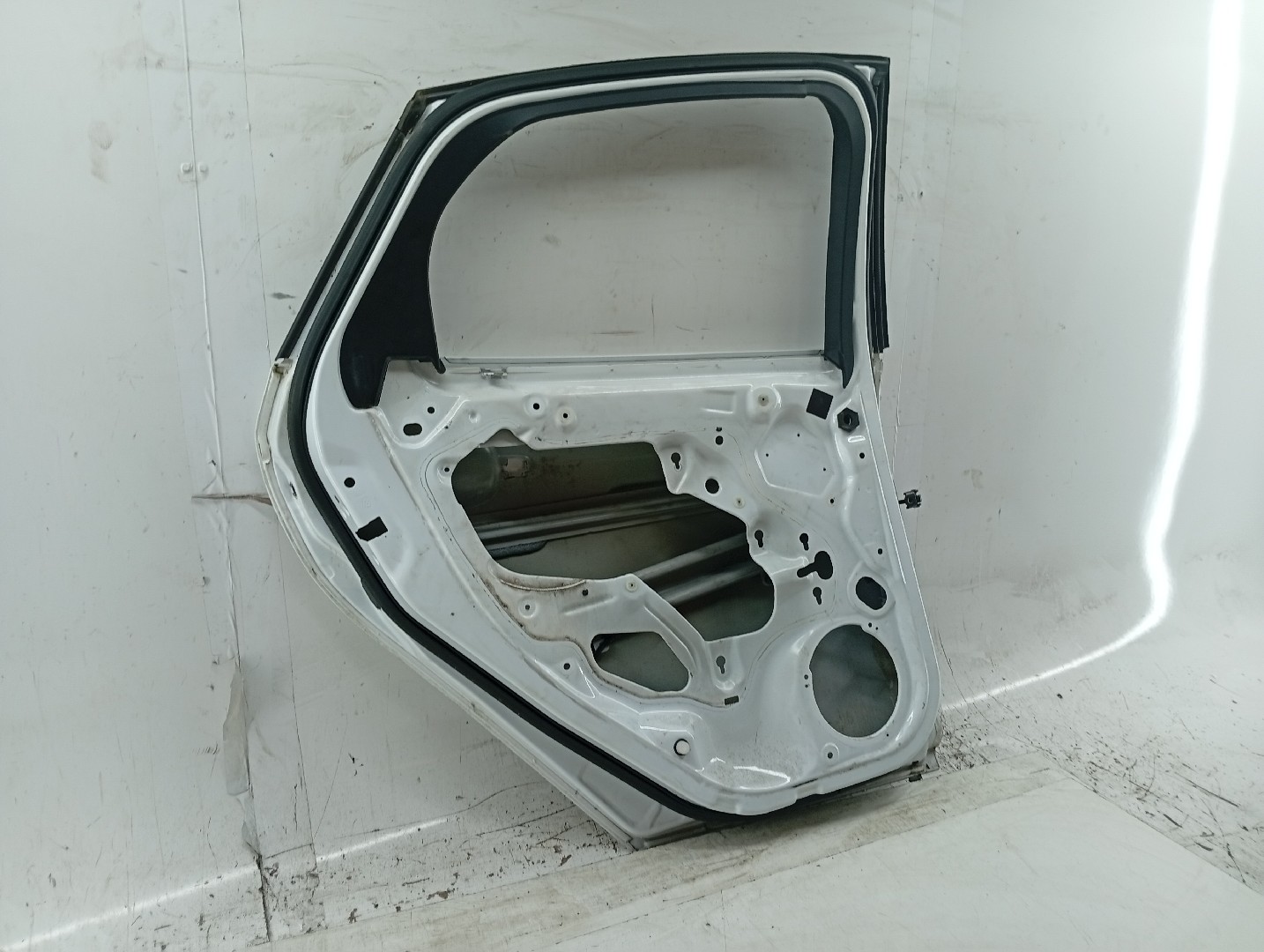 Rear Door Left FORD FOCUS III Caixa/Hatchback | 11 -  Imagem-5