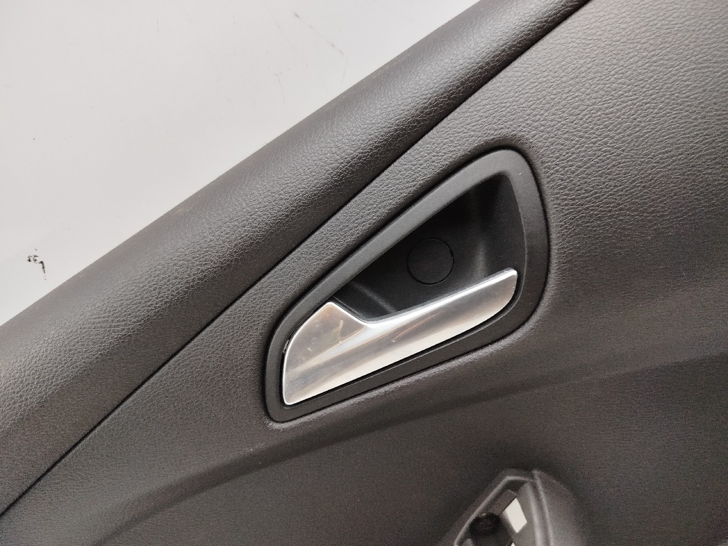 Quartela de porta trás esquerda FORD FOCUS III Caixa/Hatchback | 11 -  Imagem-1