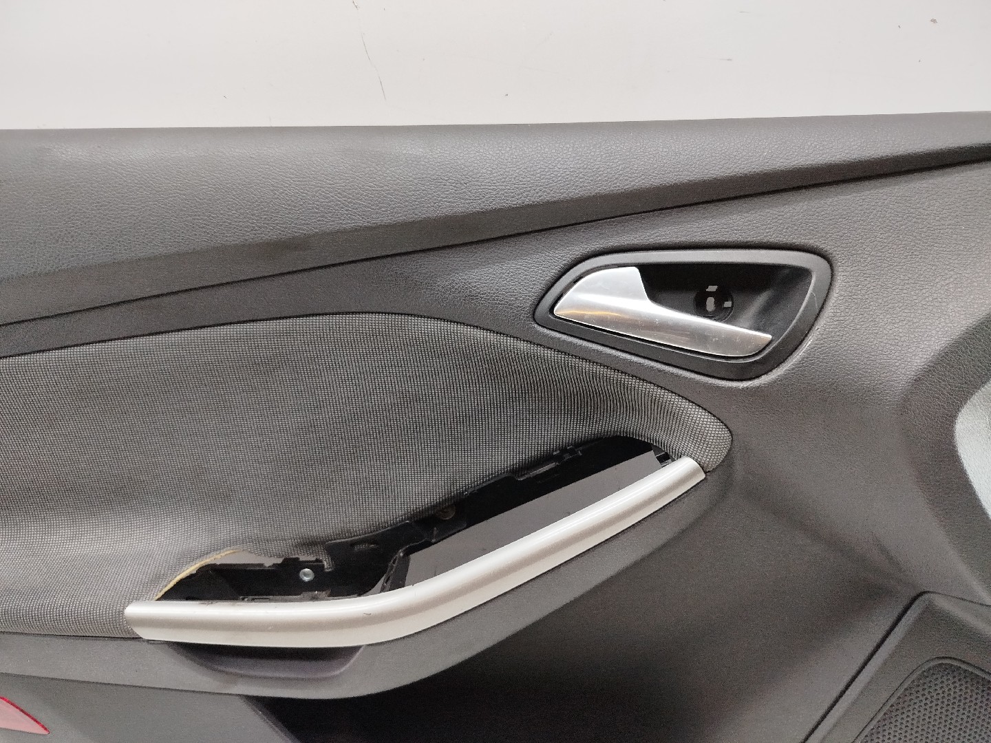 Quartela de porta frente esquerda FORD FOCUS III Caixa/Hatchback | 11 -  Imagem-1