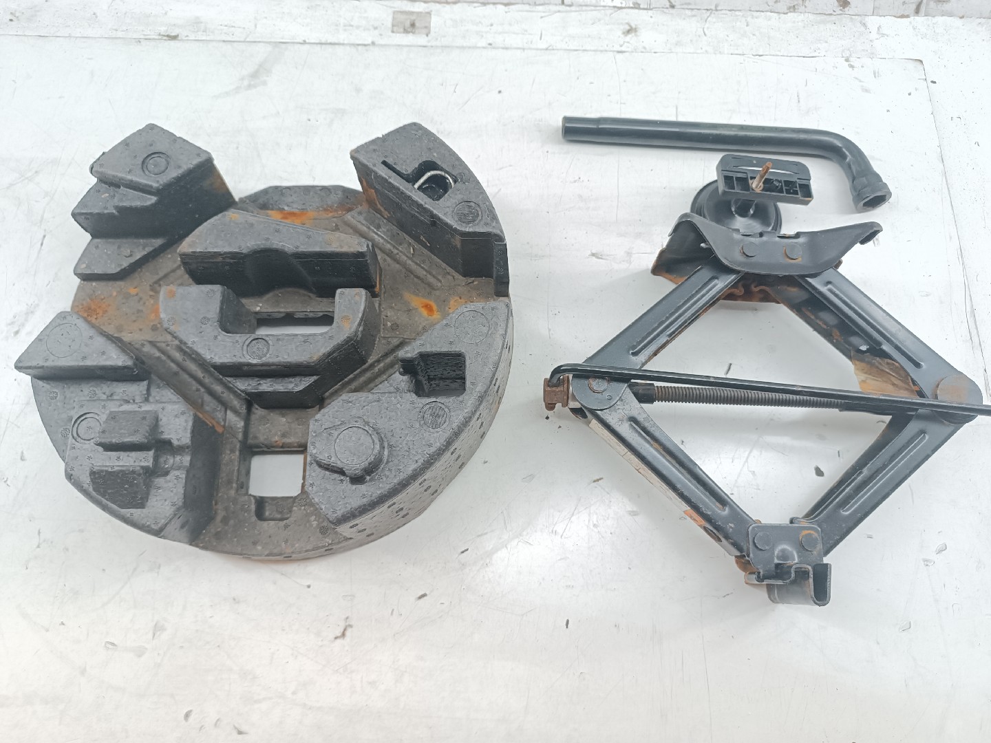 Kit de troca de pneu FORD FOCUS III Caixa/Hatchback | 11 - 