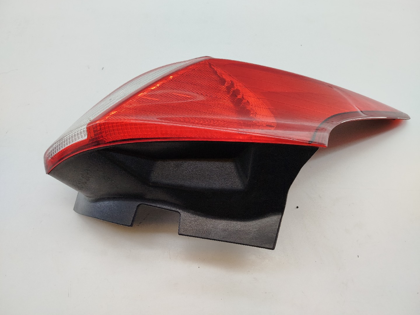 Farolim Stop Esquerdo FORD FOCUS III Caixa/Hatchback | 11 -  Imagem-1