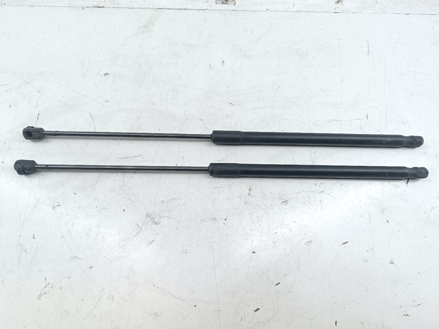 Amortecedores de mala esq. / Dir. FORD FOCUS III Caixa/Hatchback | 11 - 