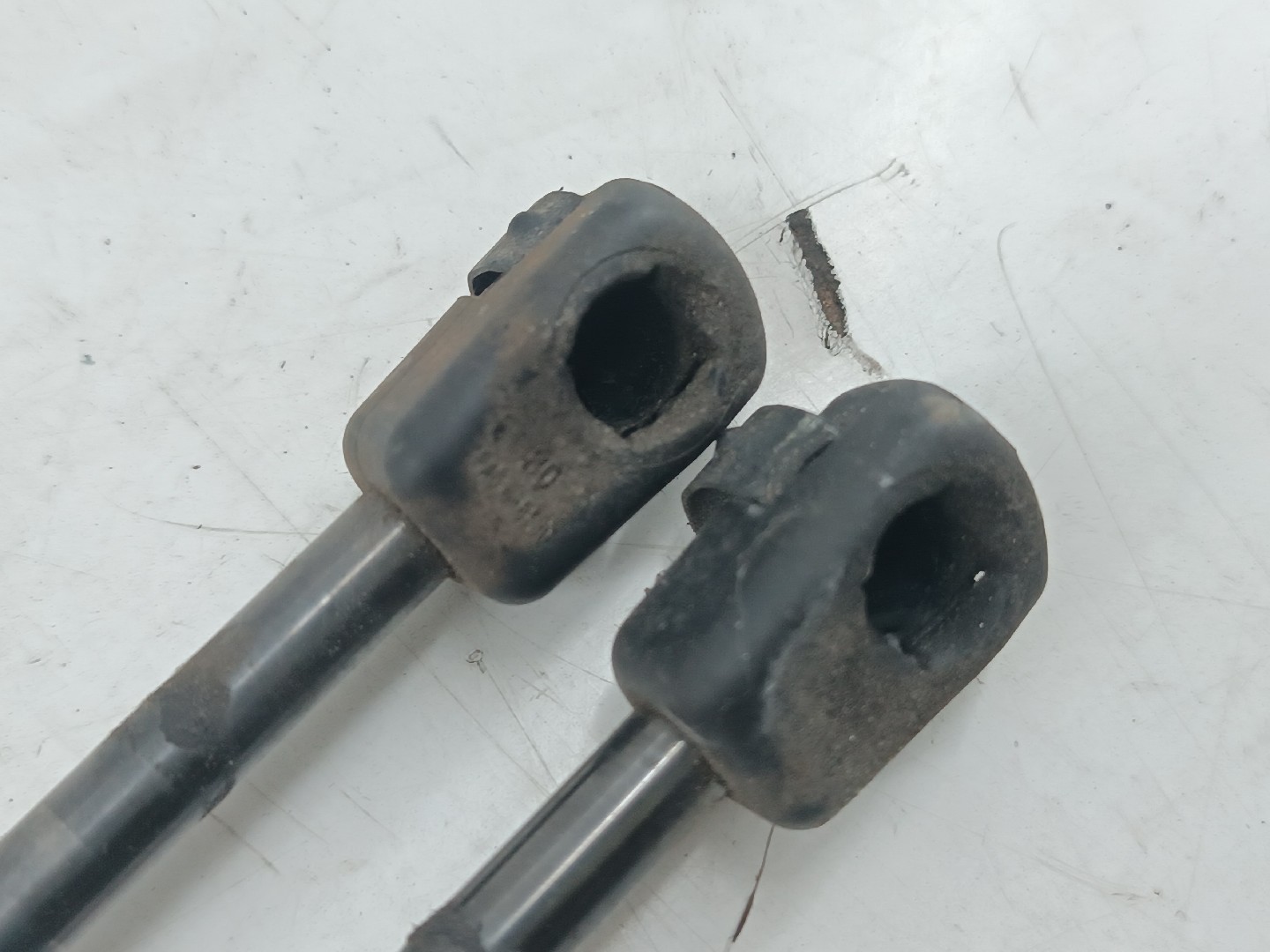 Amortecedores de mala esq. / Dir. FORD FOCUS III Caixa/Hatchback | 11 -  Imagem-4