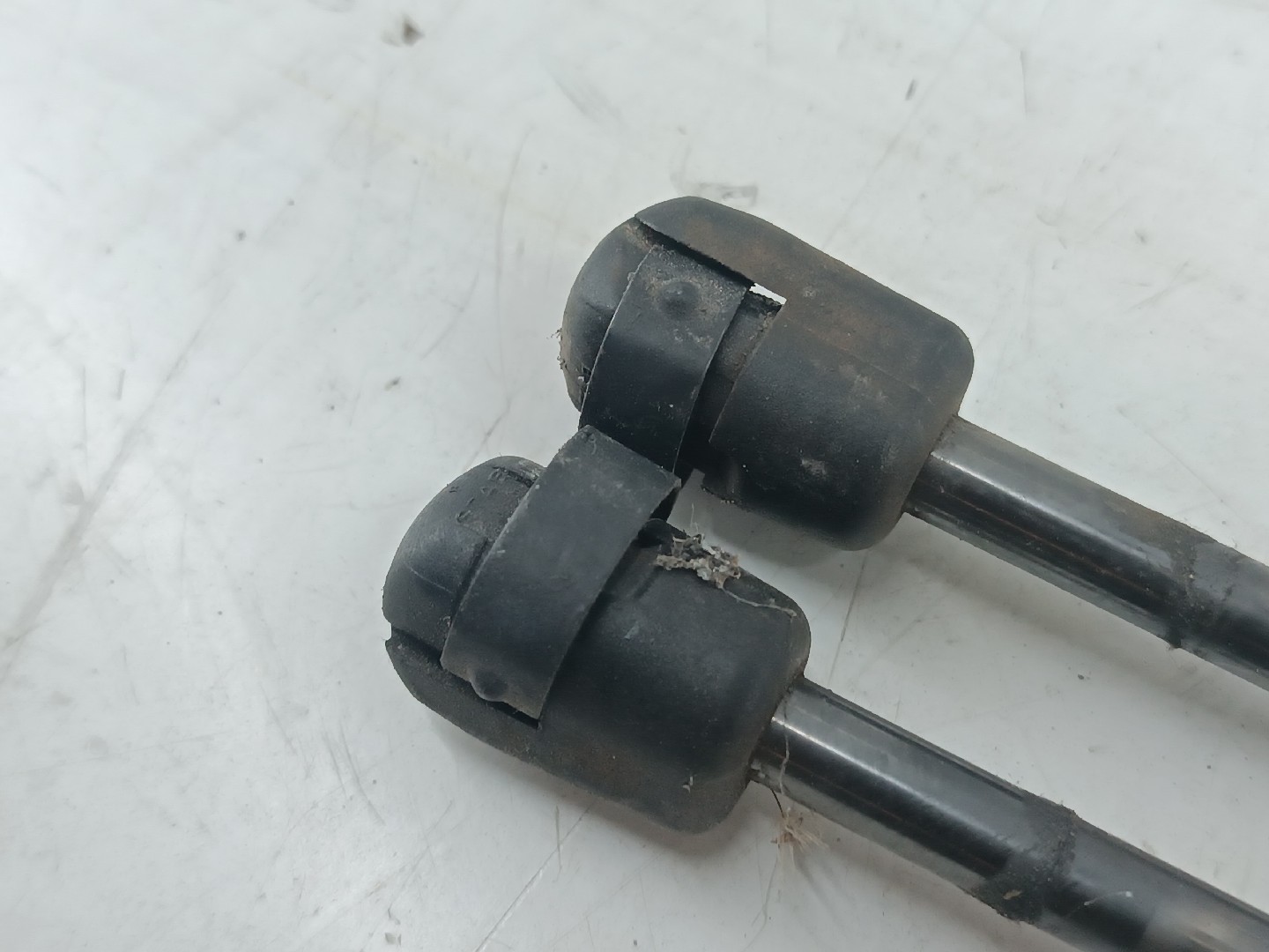 Amortecedores de mala esq. / Dir. FORD FOCUS III Caixa/Hatchback | 11 -  Imagem-2