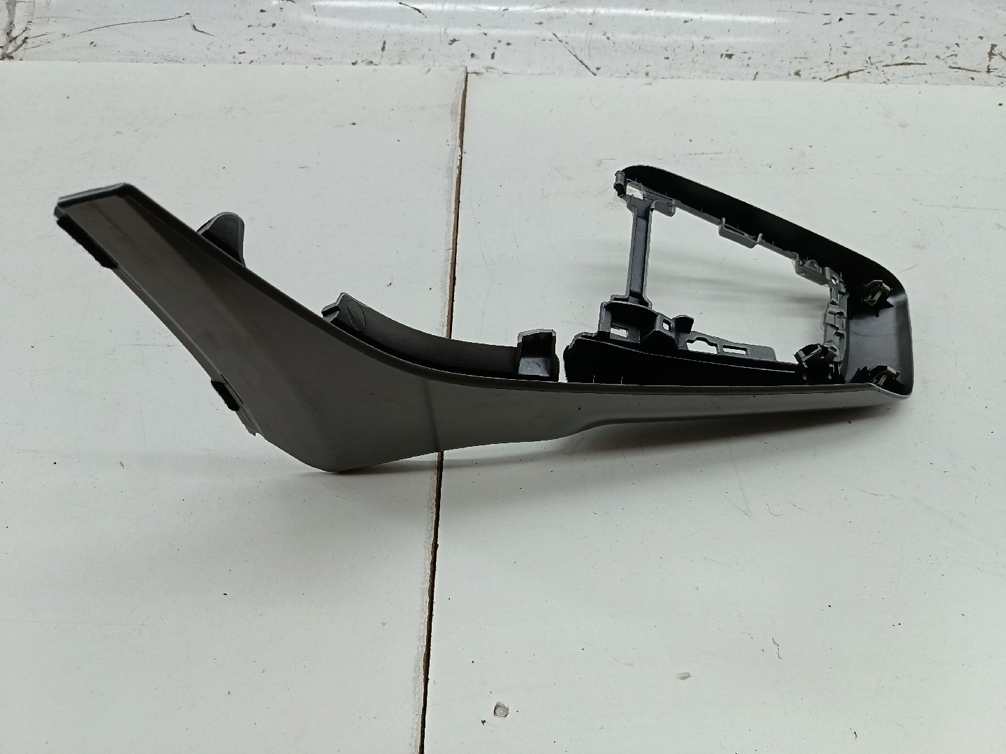 Revestimento da Consola Central FORD FOCUS III Caixa/Hatchback | 11 - 