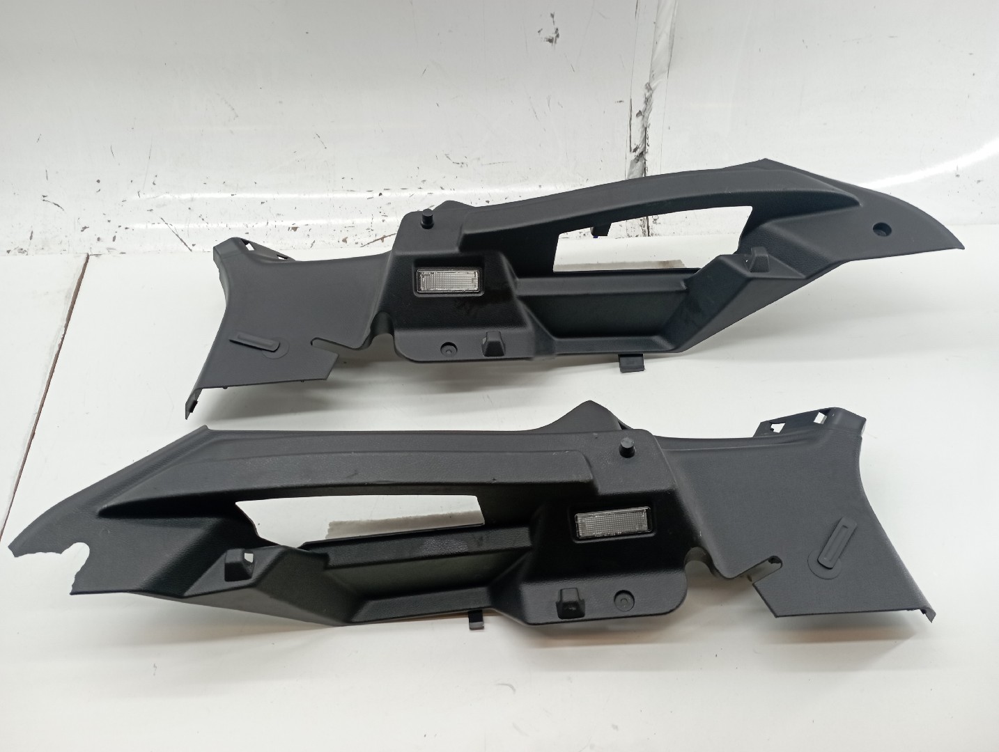 Acabamento esq/drt de mala(plásticos) FORD FOCUS III Caixa/Hatchback | 11 - 
