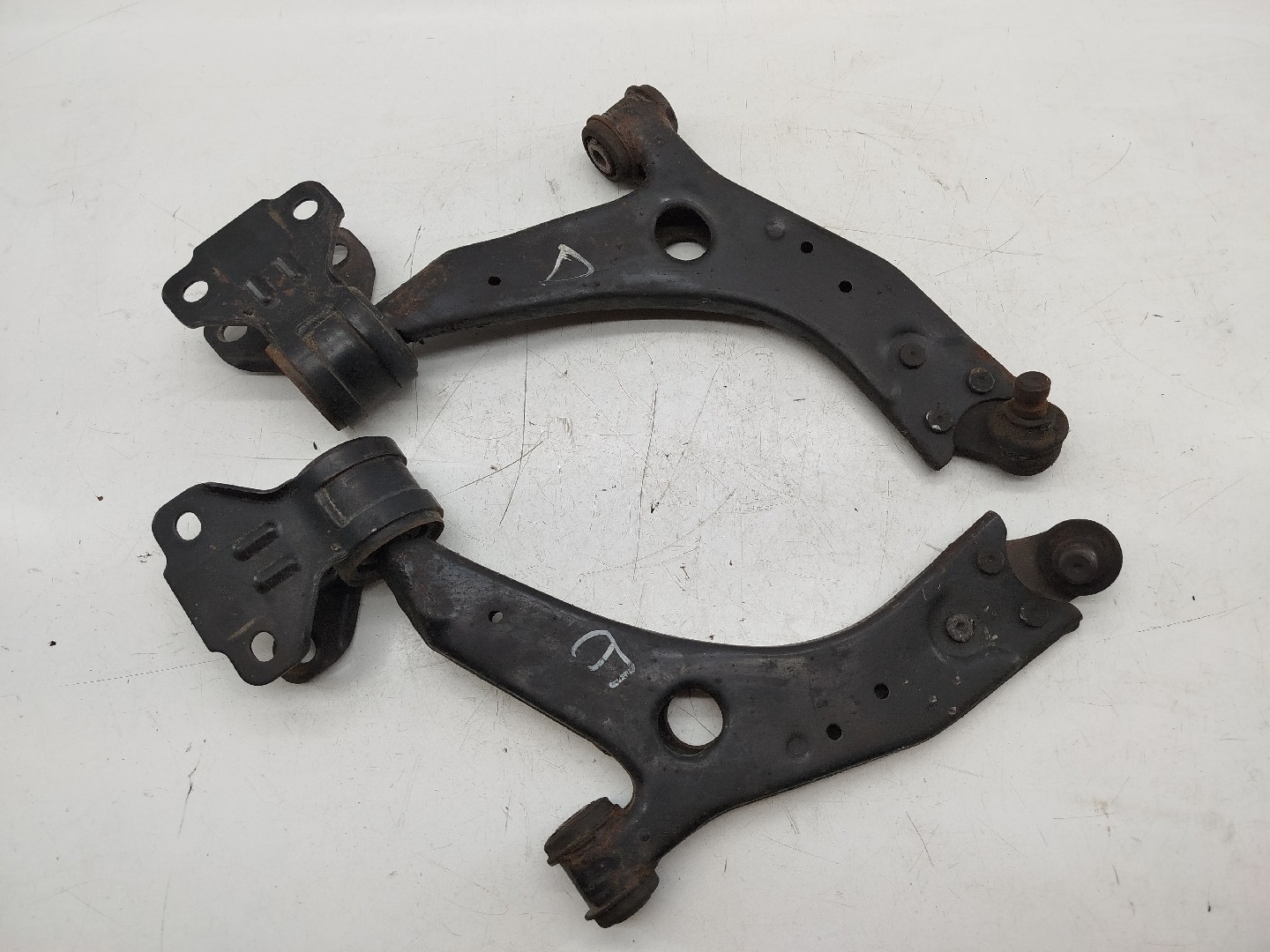 Braço de suspensão esquerdo e direito FORD FOCUS III Caixa/Hatchback | 11 - 