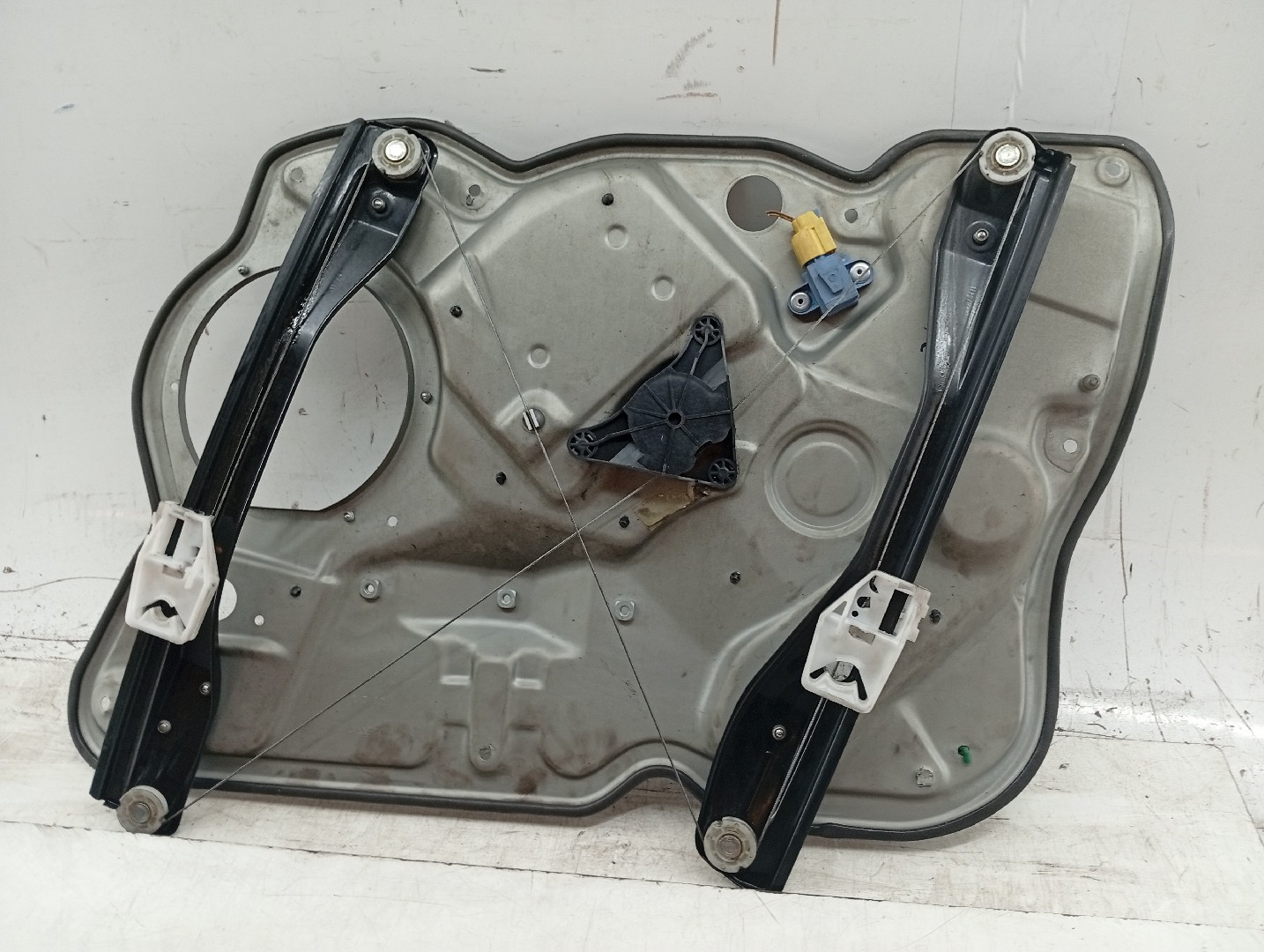 Motor e elevador de vidro frente esquerdo SKODA OCTAVIA II (1Z3) | 04 - 13 Imagem-3