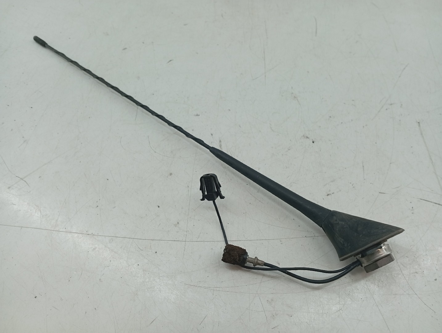 Antena SKODA OCTAVIA II (1Z3) | 04 - 13 Imagem-2