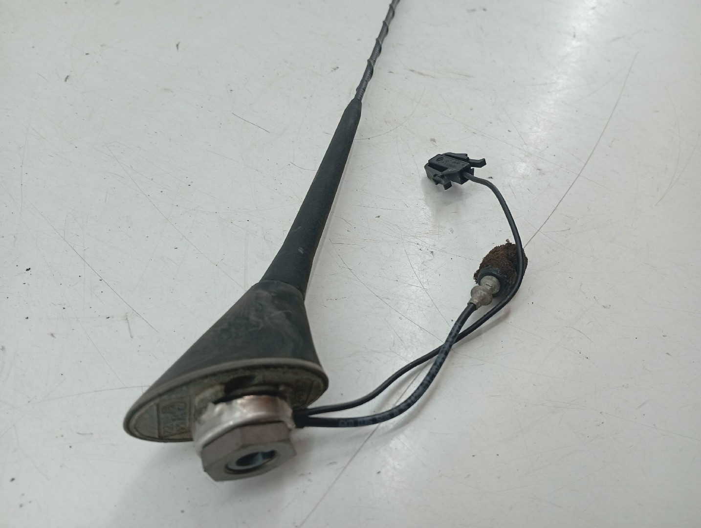 Antena SKODA OCTAVIA II (1Z3) | 04 - 13 Imagem-1