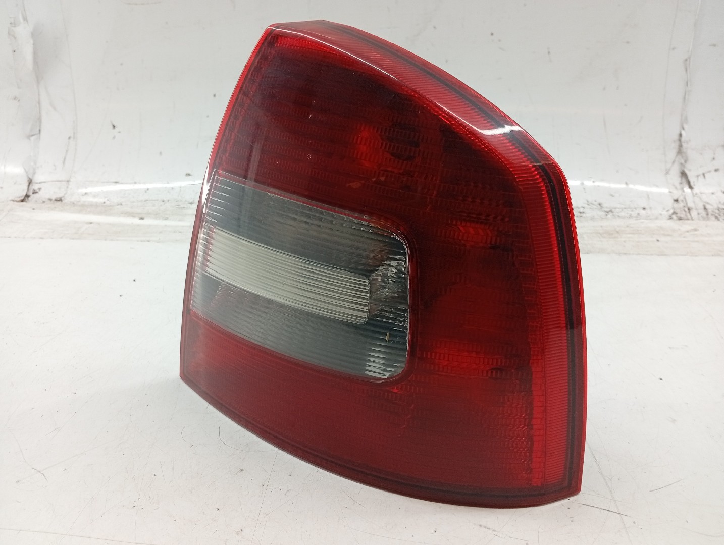 Right Tail Light  SKODA OCTAVIA II (1Z3) | 04 - 13 Imagem-1