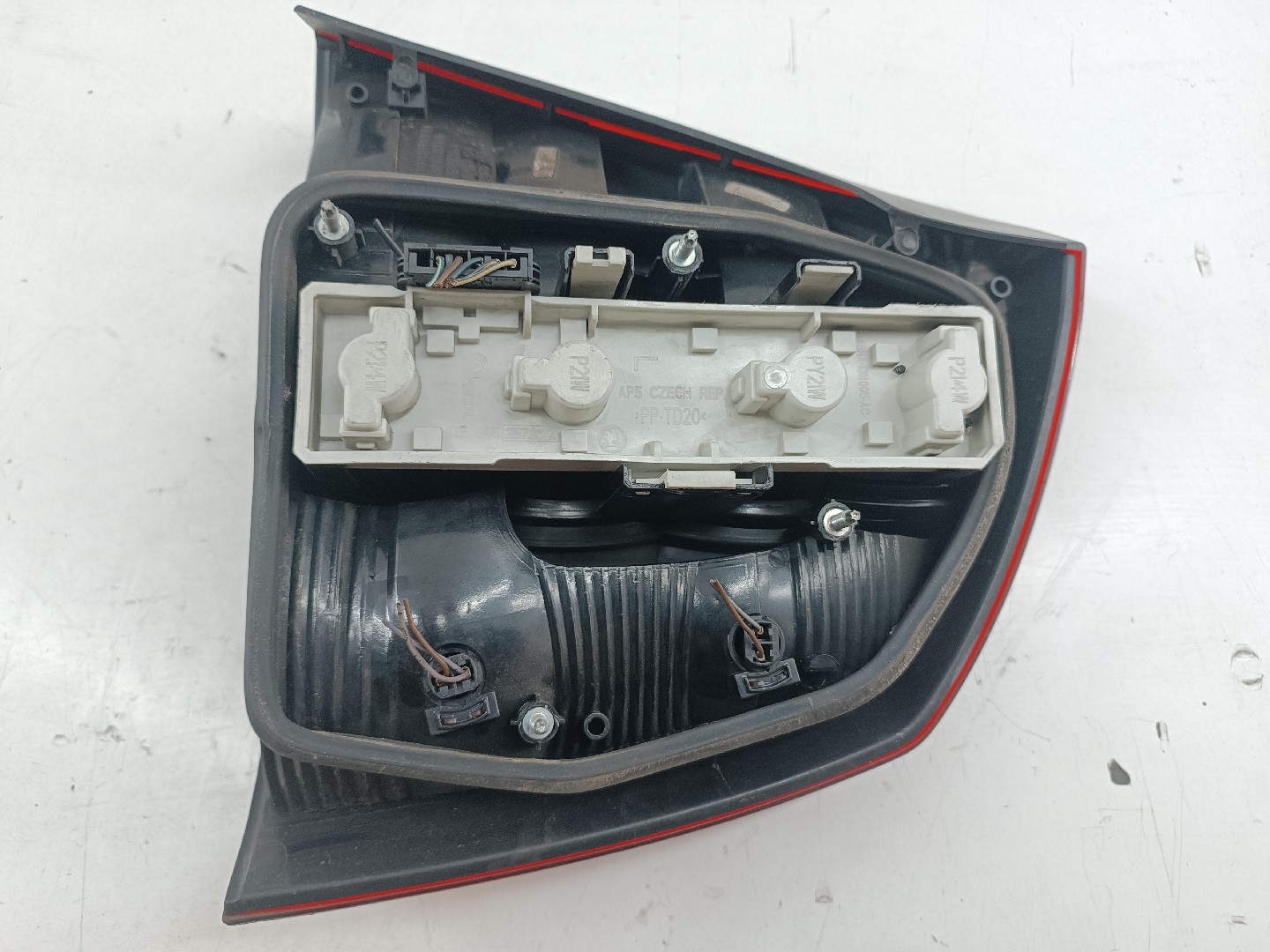 Left Tail Light  SKODA OCTAVIA II (1Z3) | 04 - 13 Imagem-1